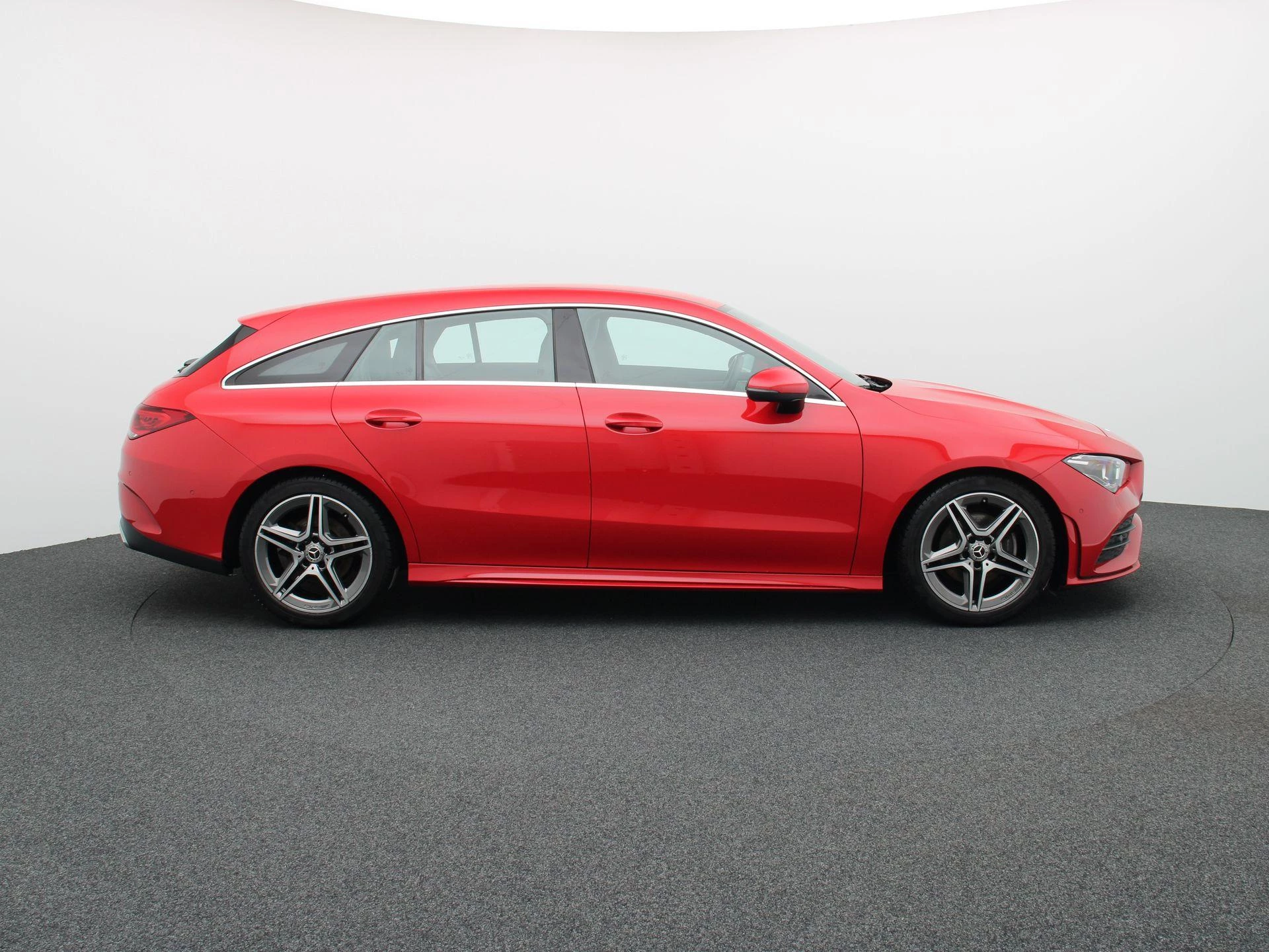 Mercedes-Benz CLA 180 Shooting Brake + AMG LINE + LED + CAMERA +
