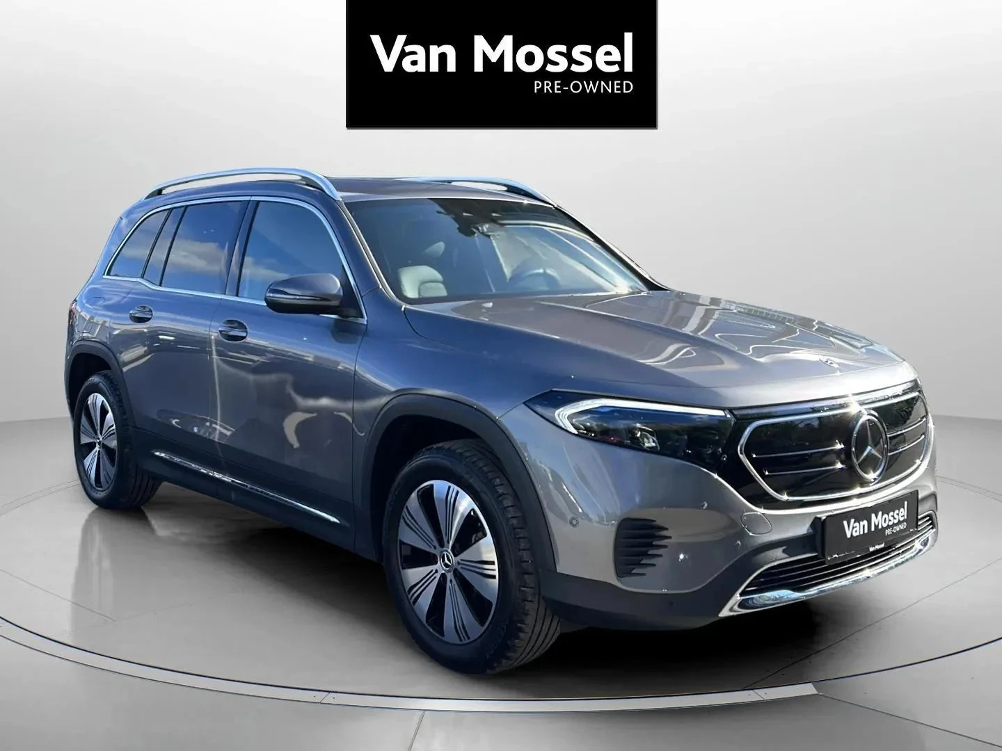 Mercedes-Benz-EQB-image-2