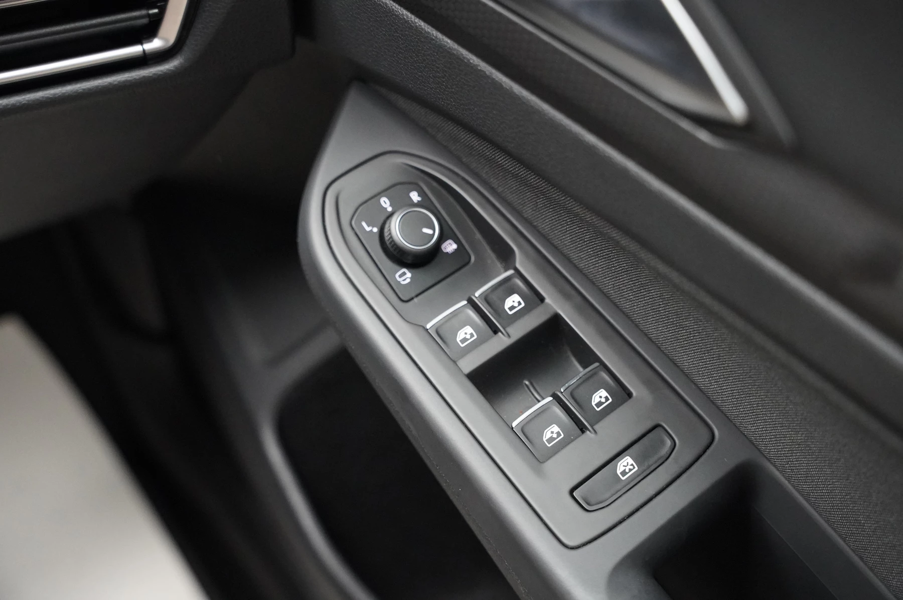 Volkswagen-Golf-image-20