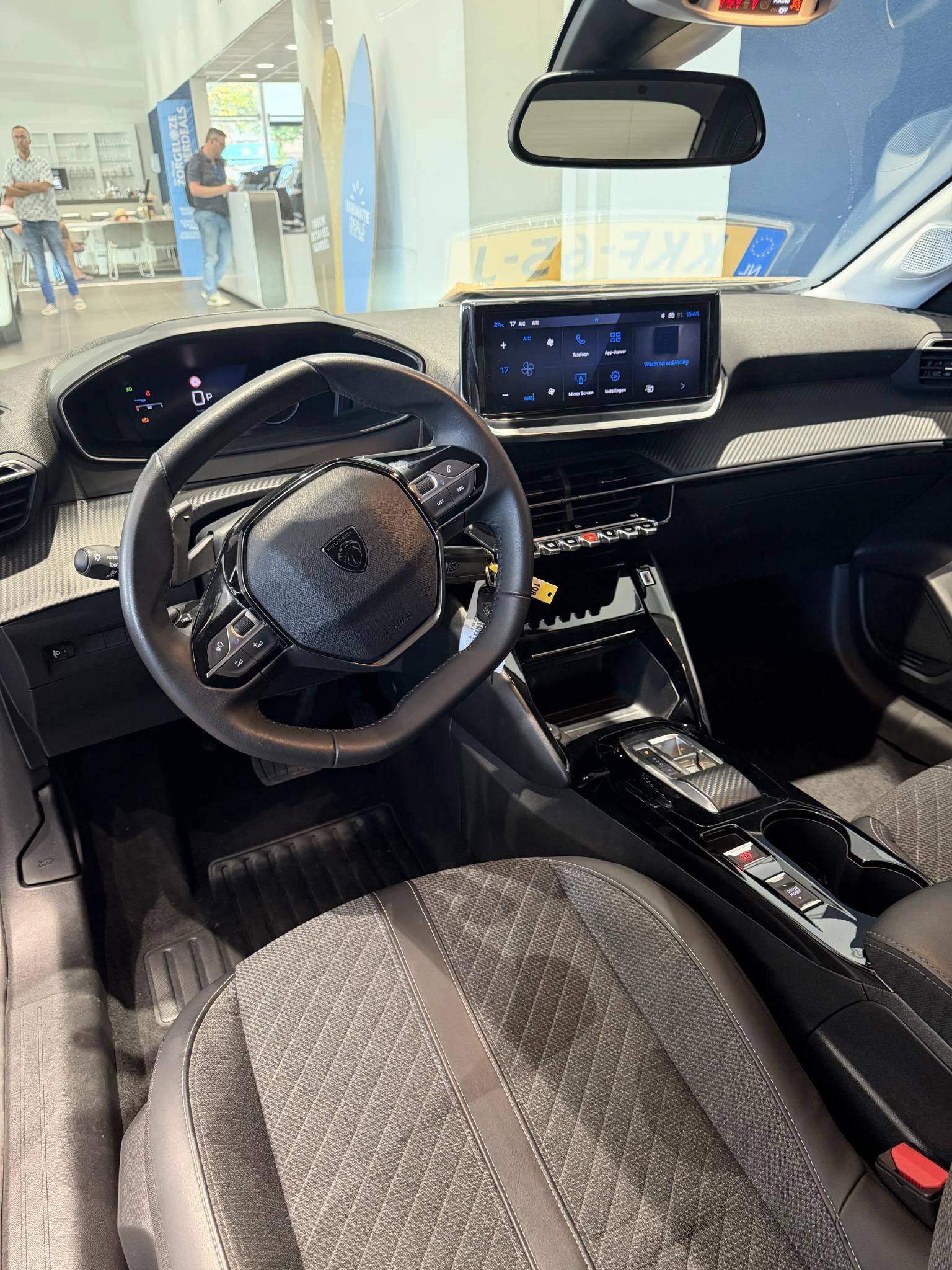 Peugeot-208-image-11