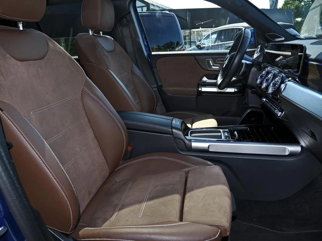 Mercedes-Benz-GLB 220 d-image-12