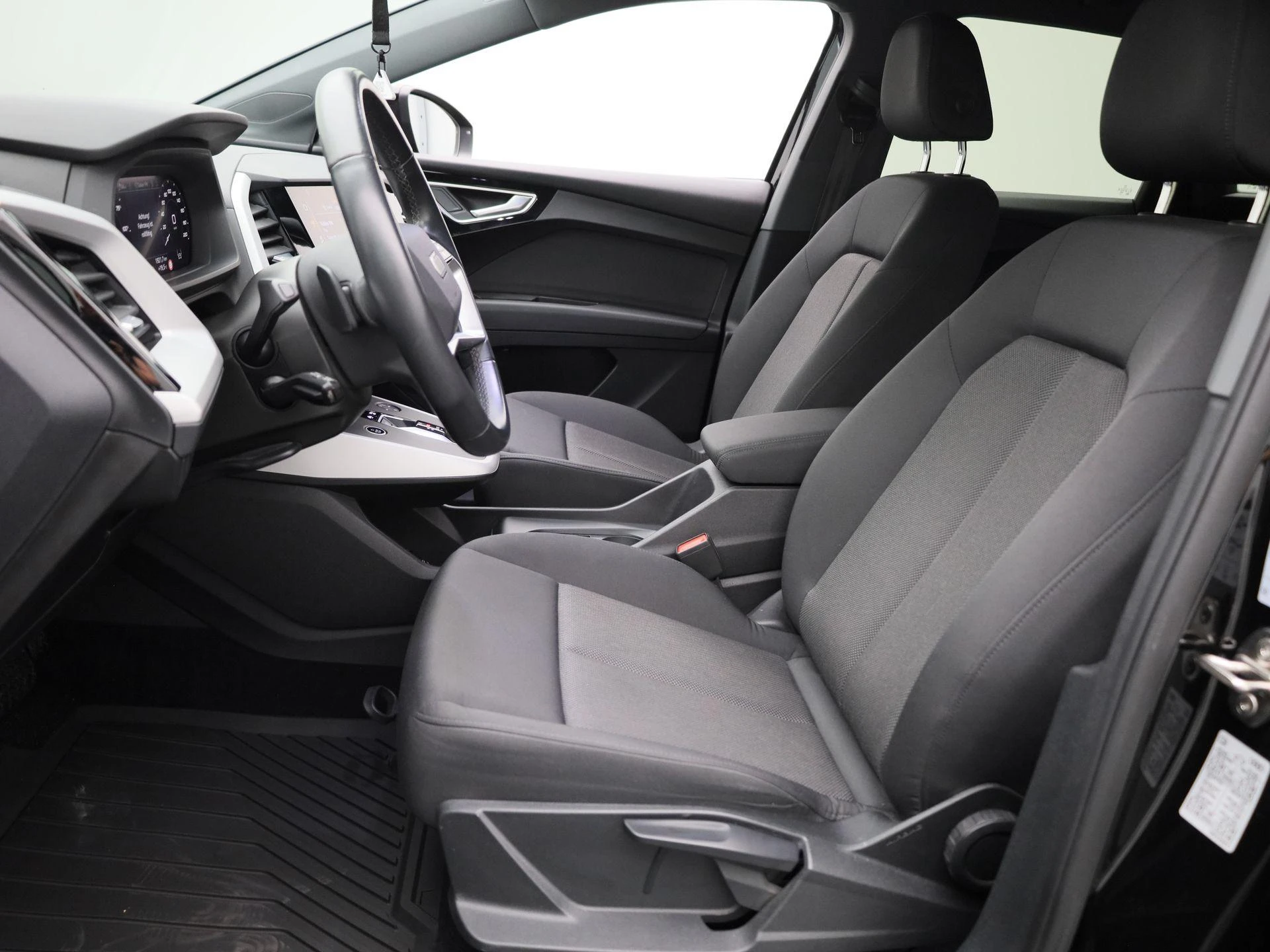 Audi-Q4 e-tron-image-10
