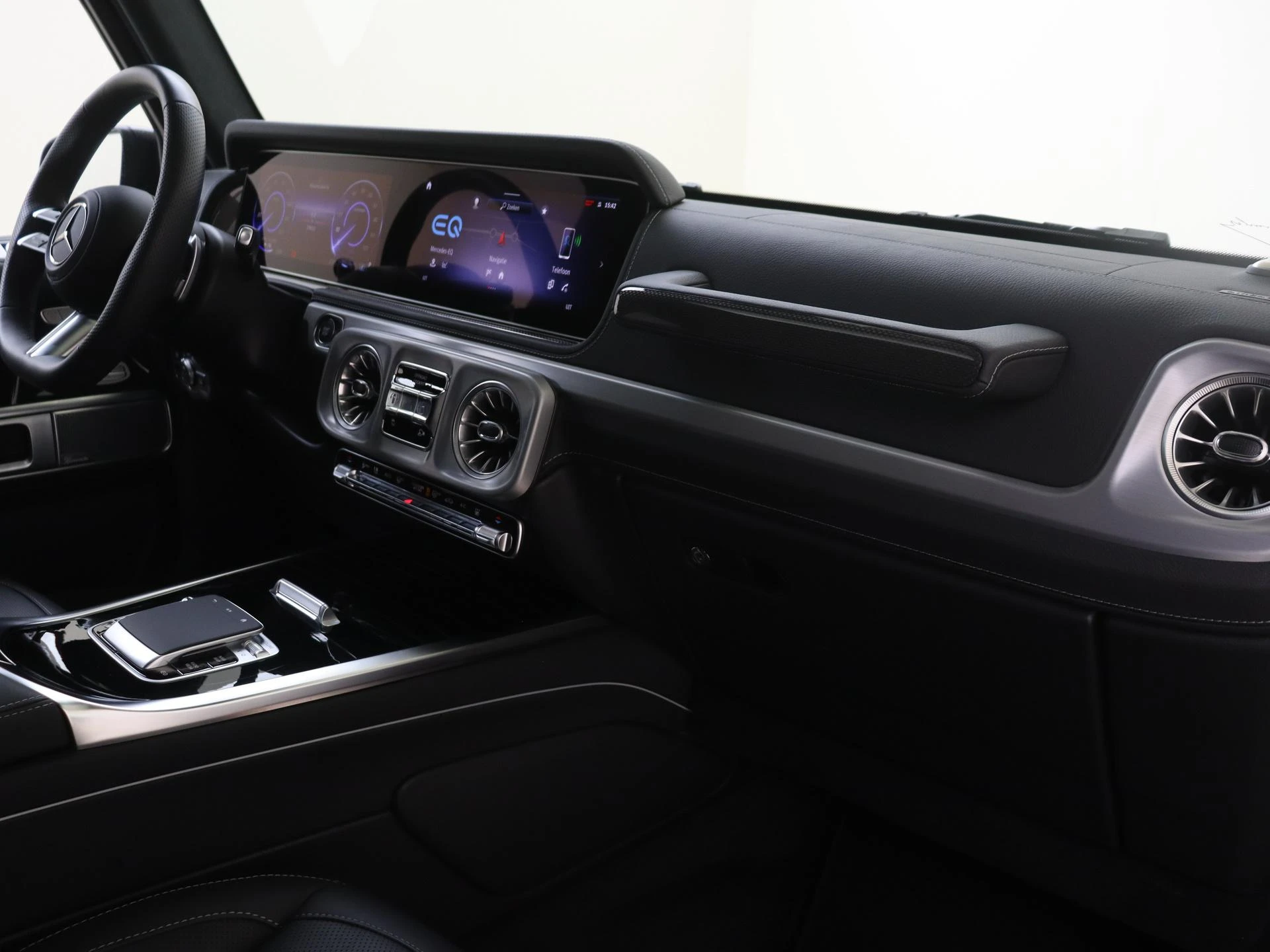 Mercedes-Benz-G-Klasse-image-4