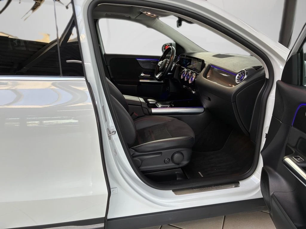 Mercedes-Benz-GLA 220 d-image-15
