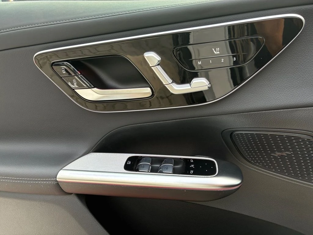 Mercedes-Benz-GLC 220 d-image-8
