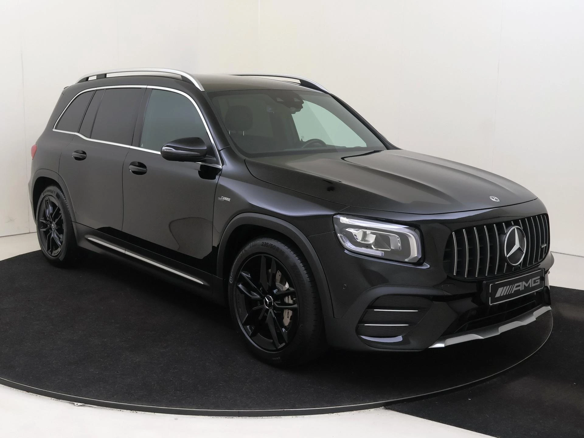 Mercedes-Benz-GLB-image-1