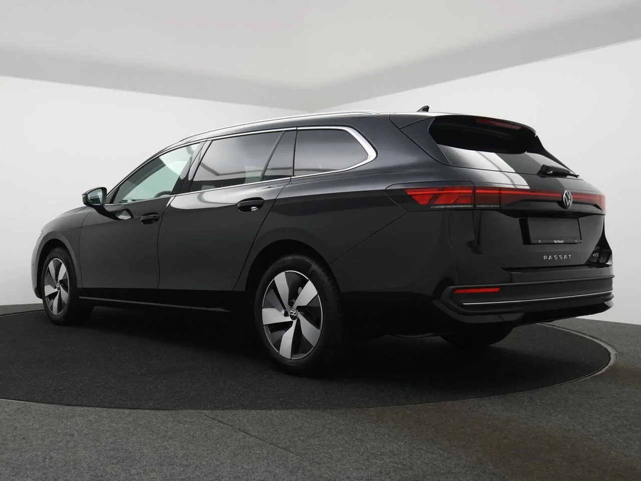 Volkswagen-Passat-image-9