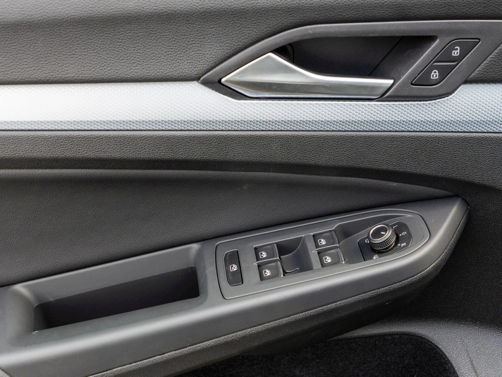 Volkswagen-Golf-image-19
