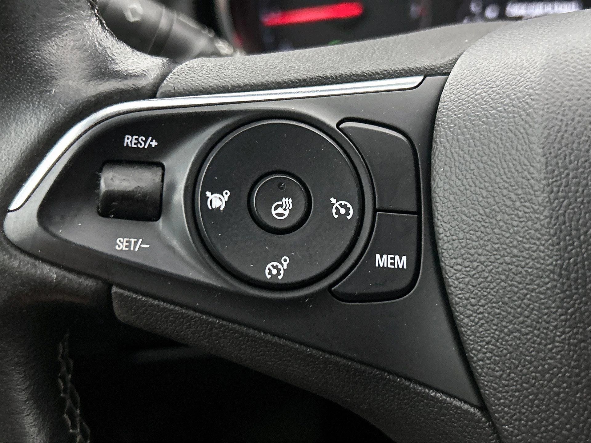 Opel-Grandland X-image-5