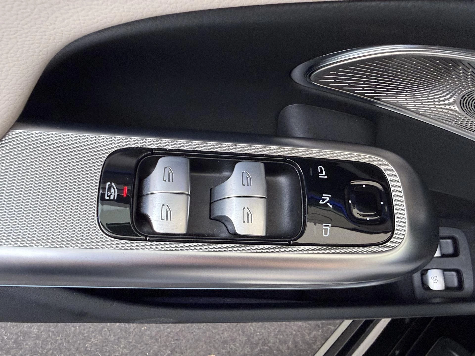 Mercedes-Benz-E-Klasse-image-24
