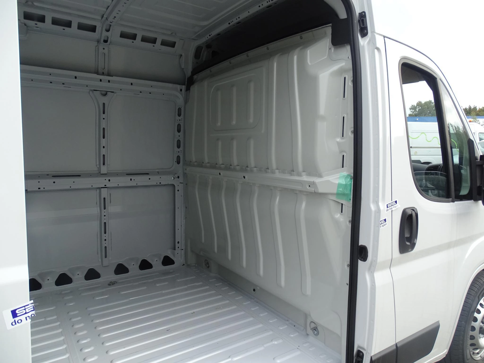 Opel-Movano-image-13