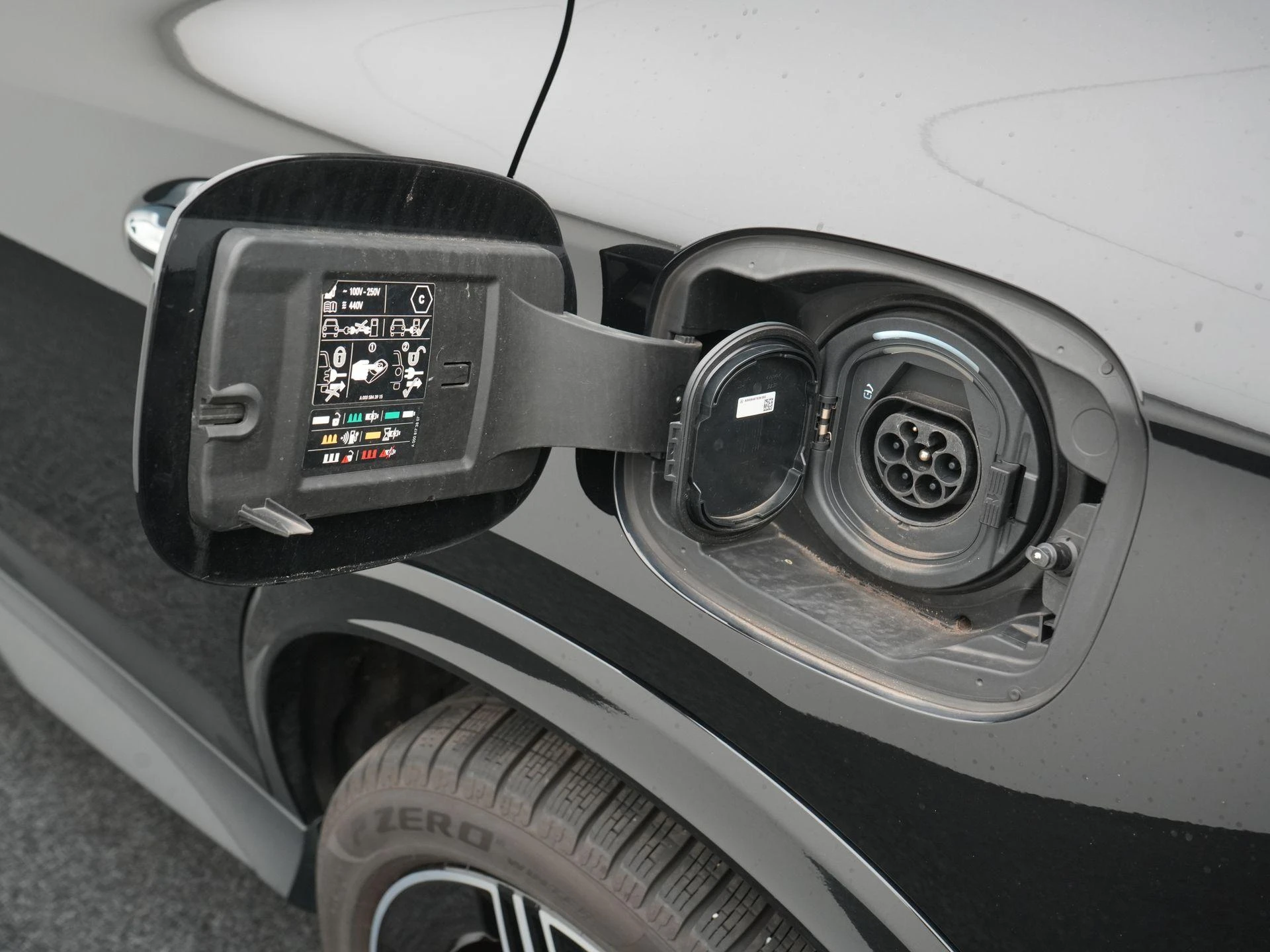 Mercedes-Benz-GLC-image-46