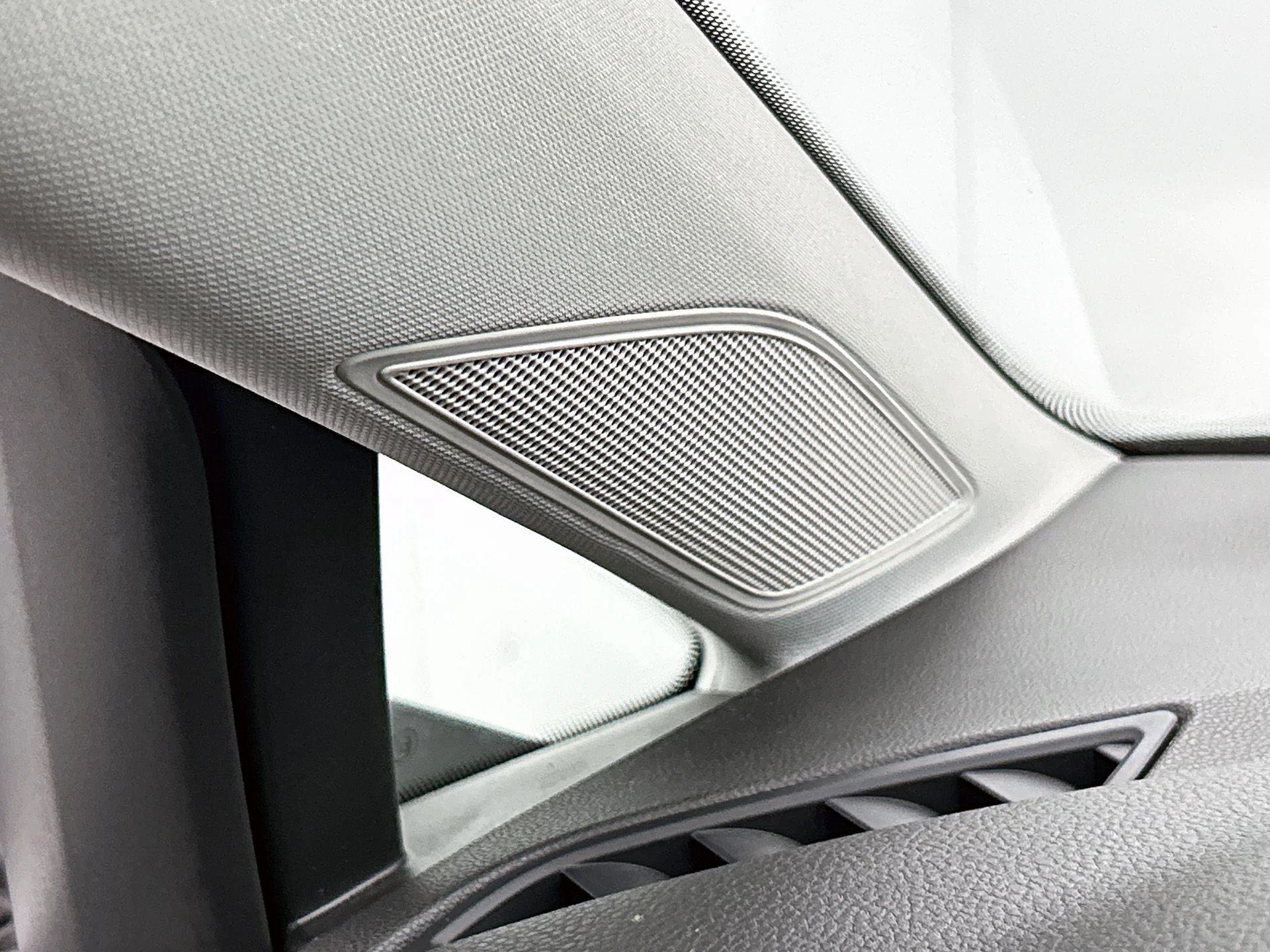 Volkswagen-Golf-image-13