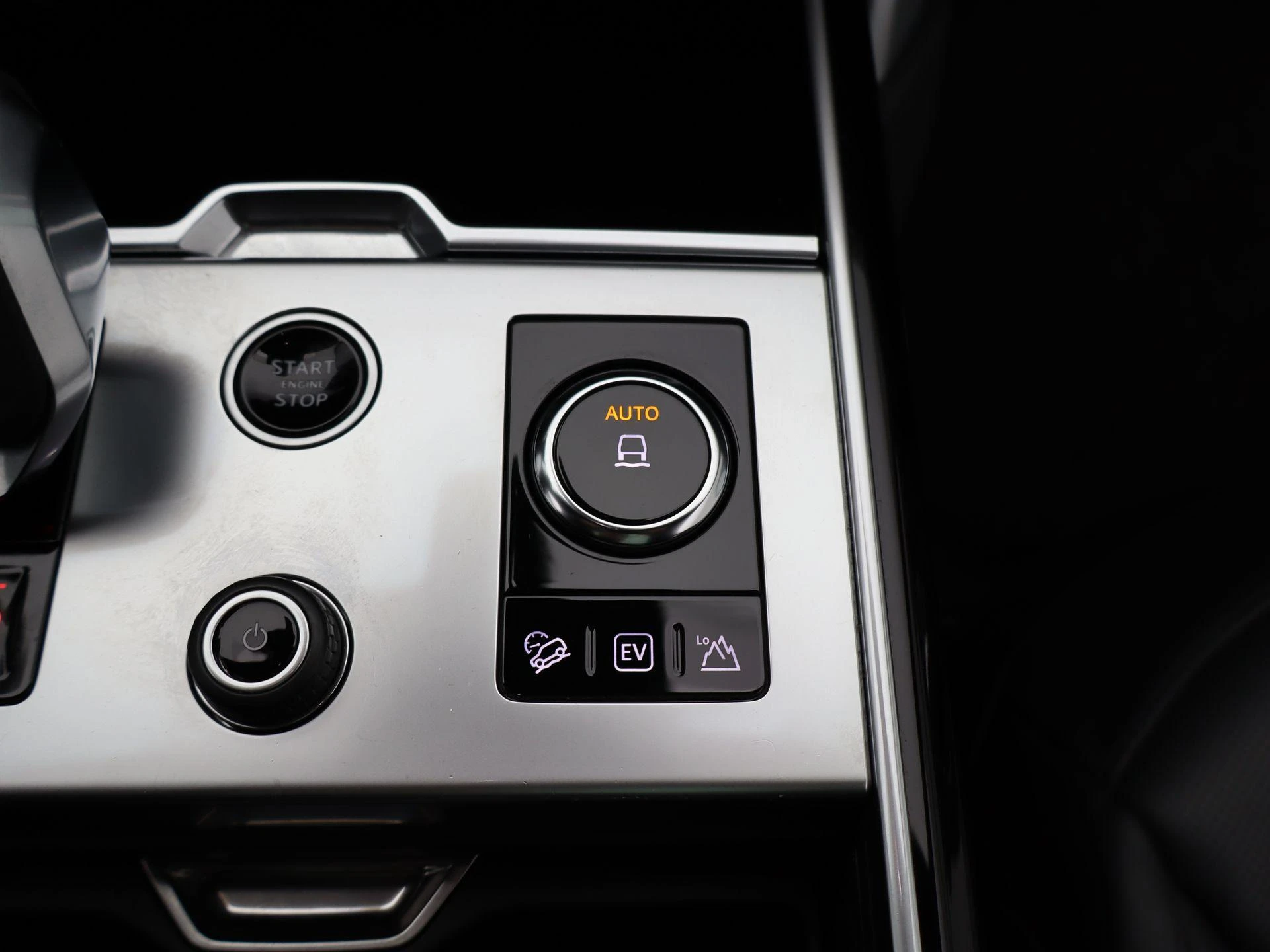 Land Rover-Range Rover-image-21