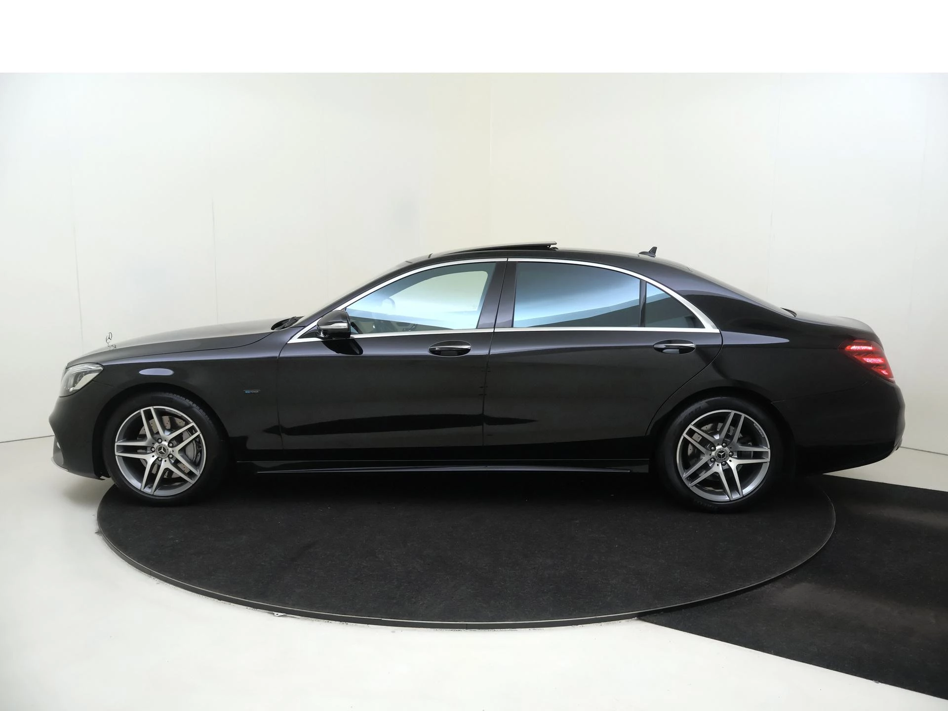 Mercedes-Benz-S-Klasse-image-9