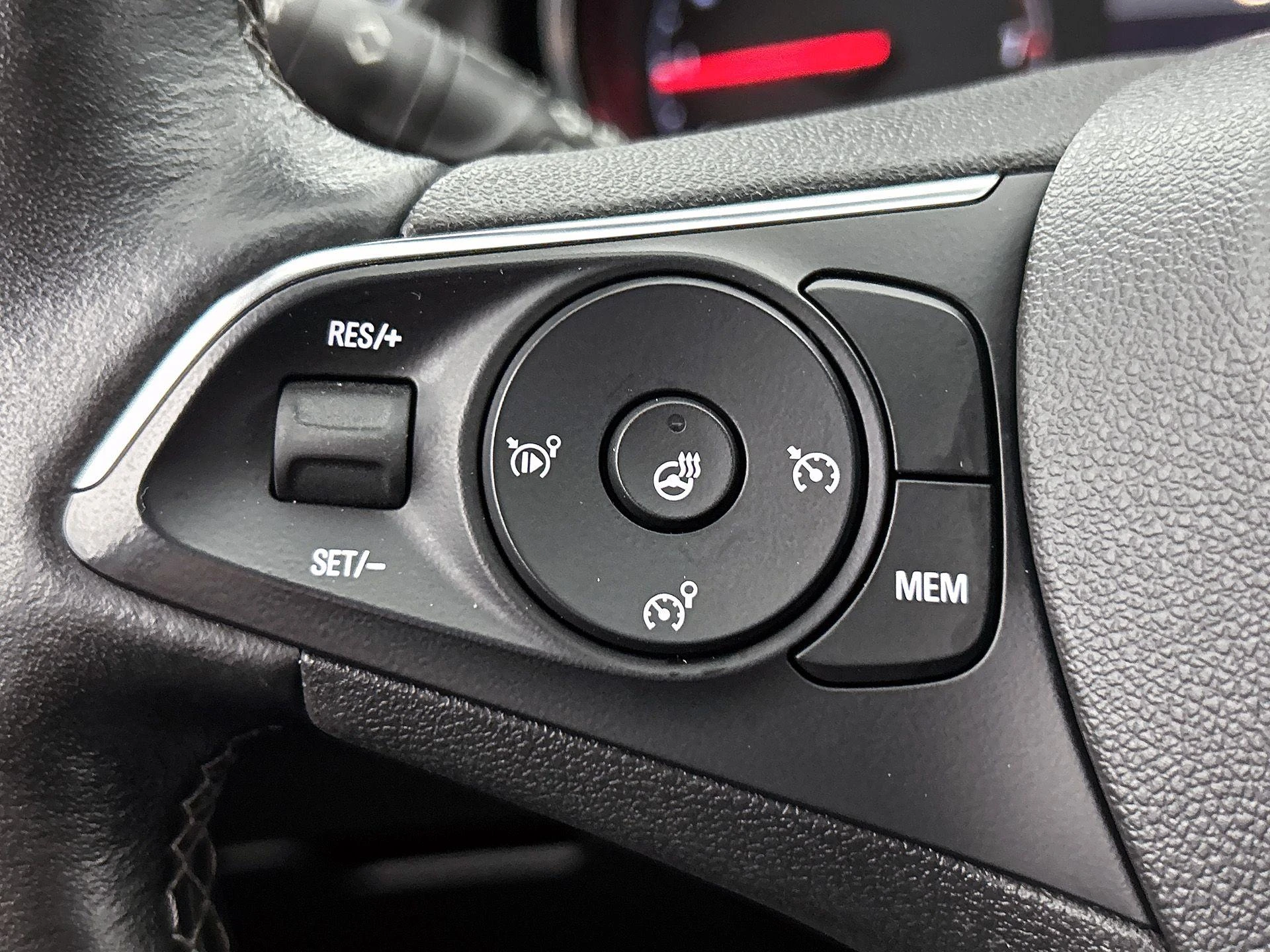 Opel-Grandland X-image-5