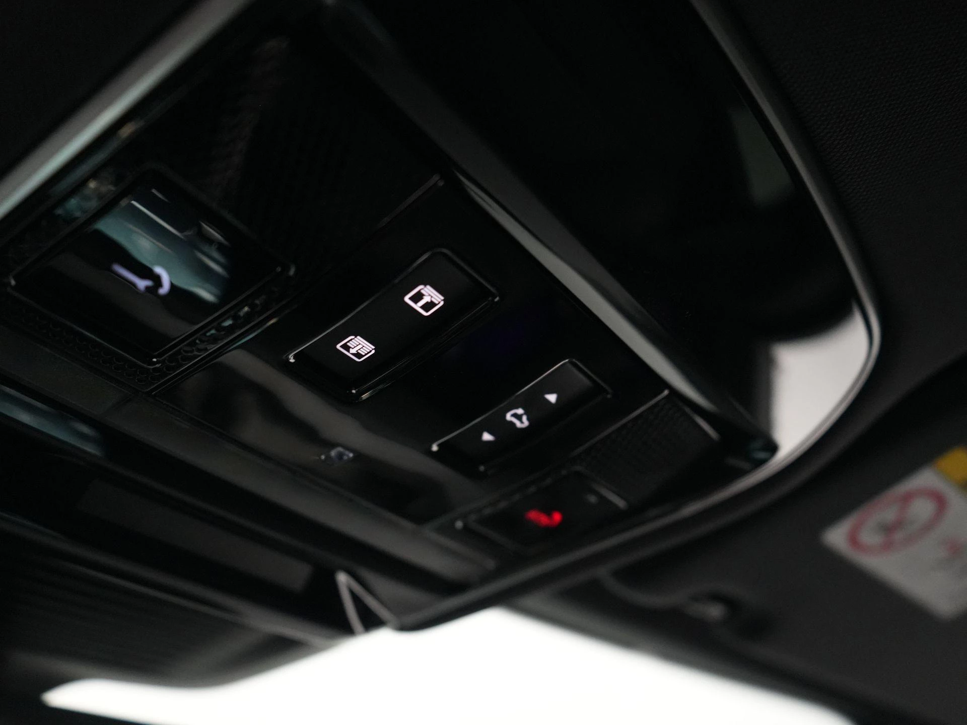 Land Rover Range Rover Sport 3.0 P460e MOMENTUM EDITION
