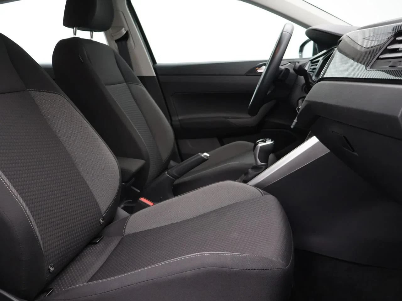 Volkswagen-Polo-image-4