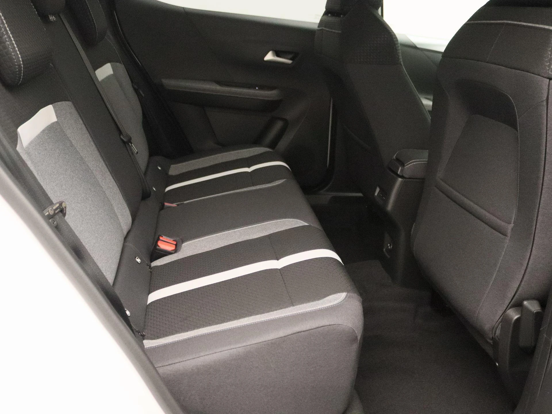 Opel-Frontera-image-25