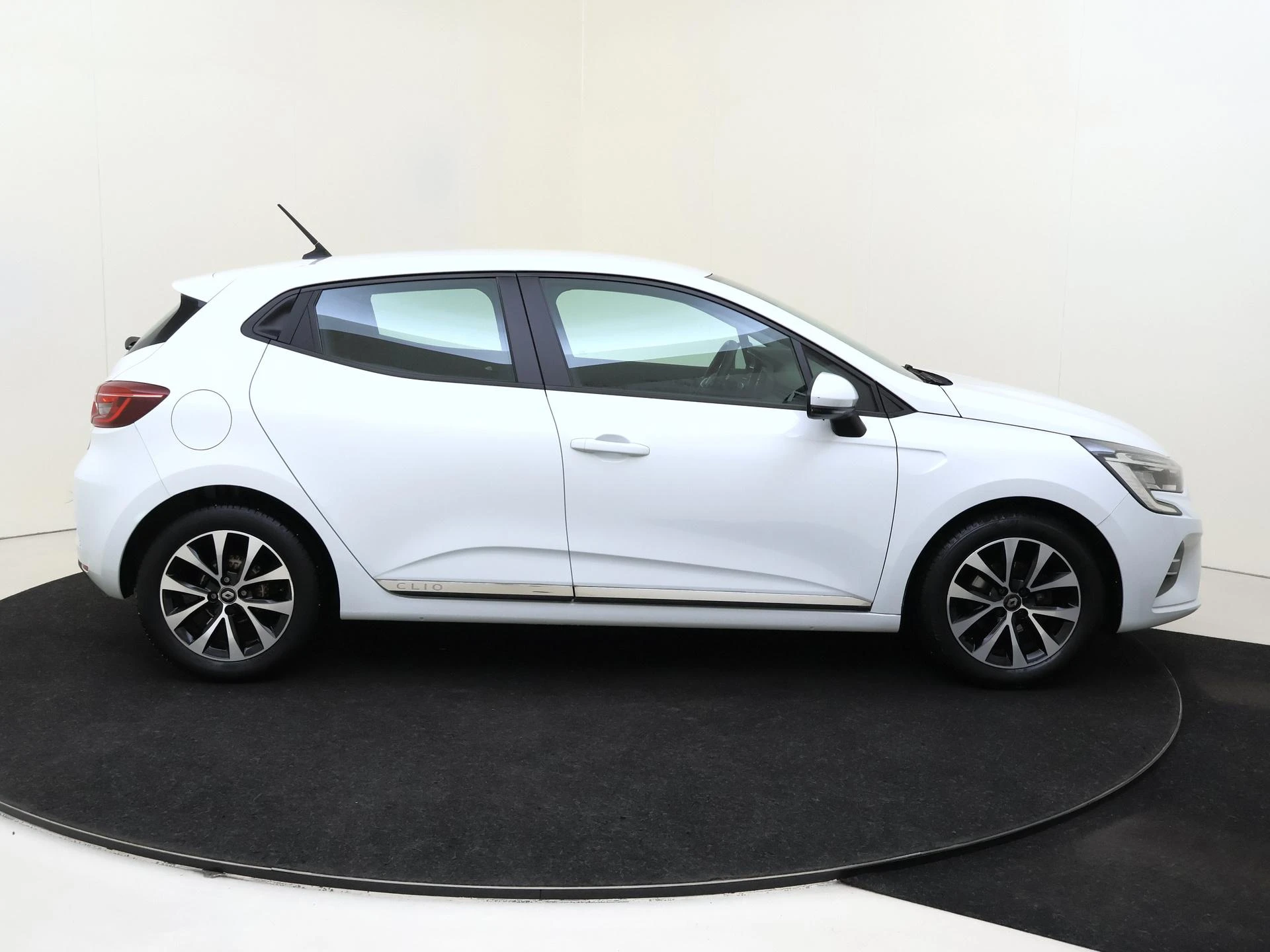 Renault-Clio-image-8