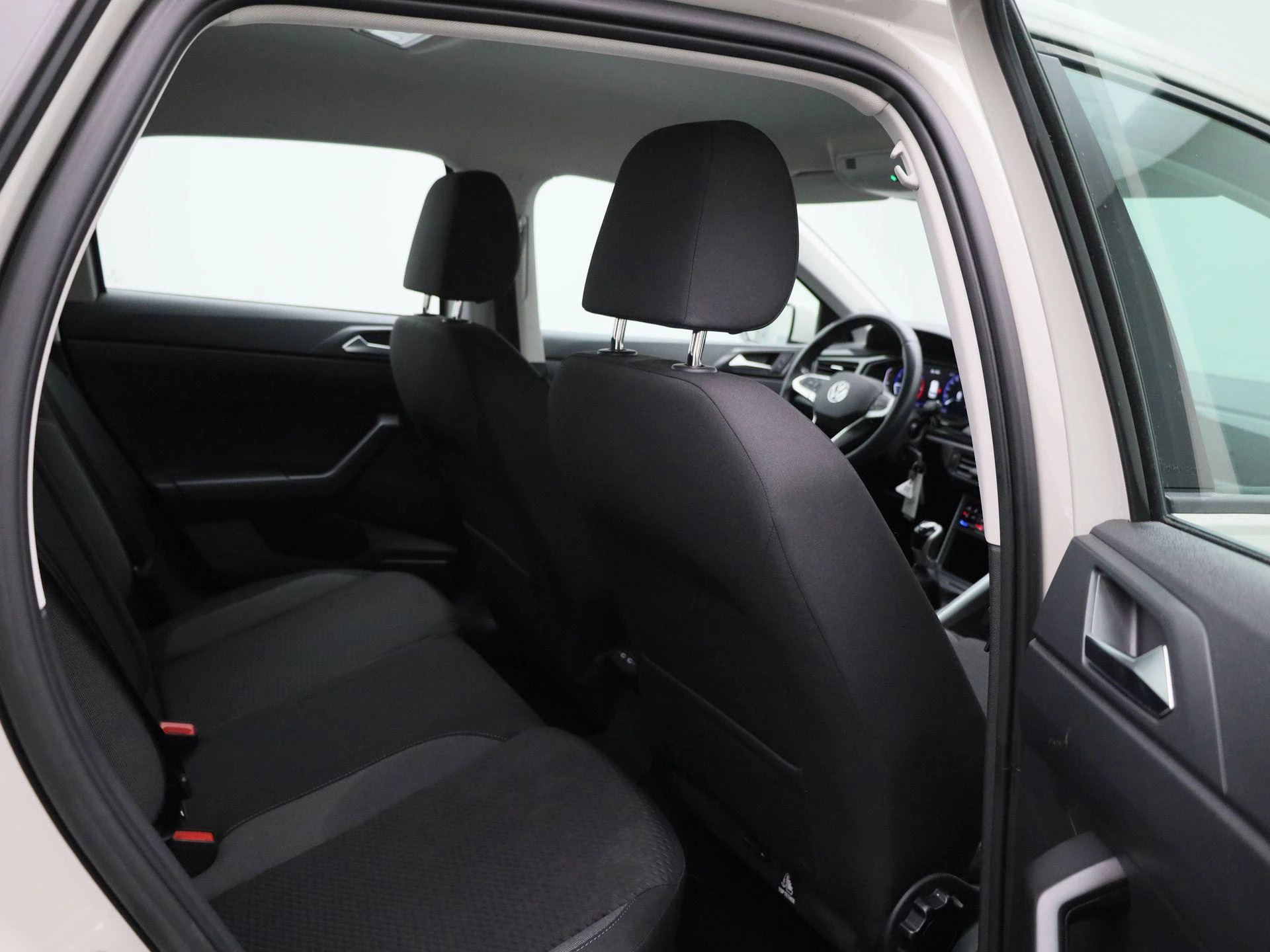 Volkswagen-Polo-image-30