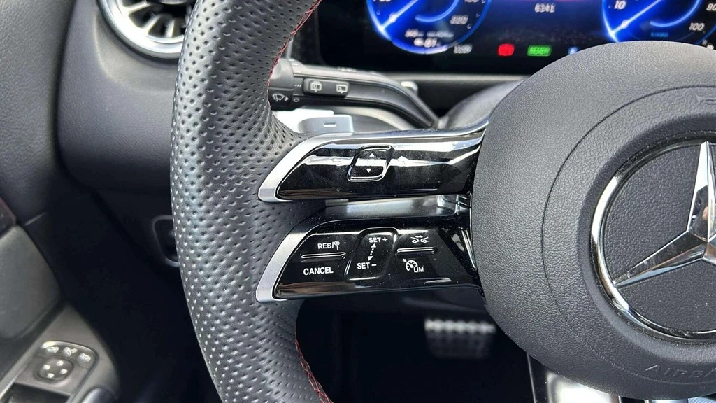 Mercedes-Benz-EQB-image-11