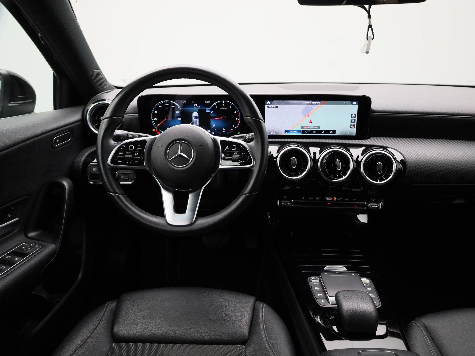 Mercedes-Benz-A-Klasse-image-6