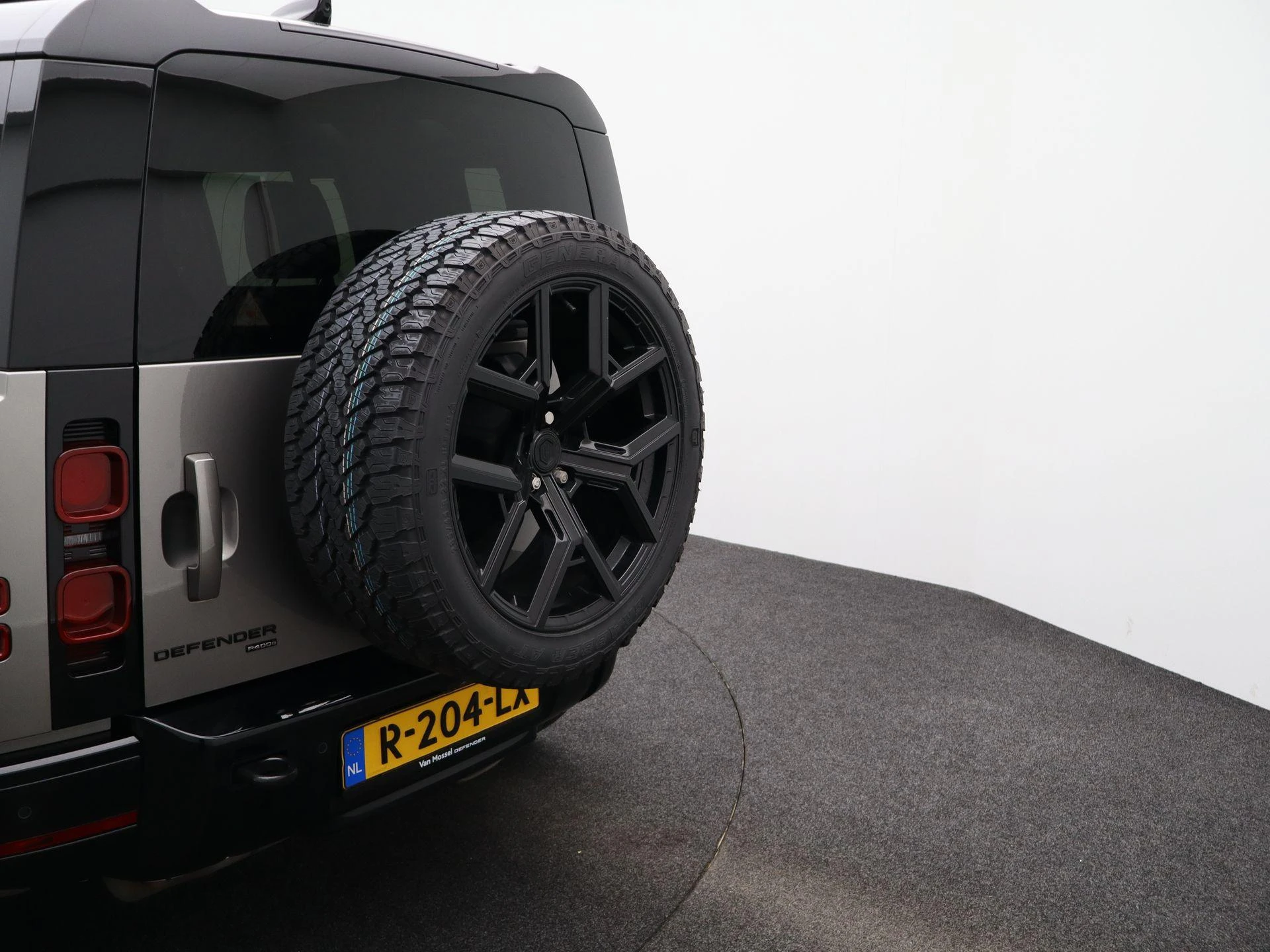 Land Rover-Defender-image-38