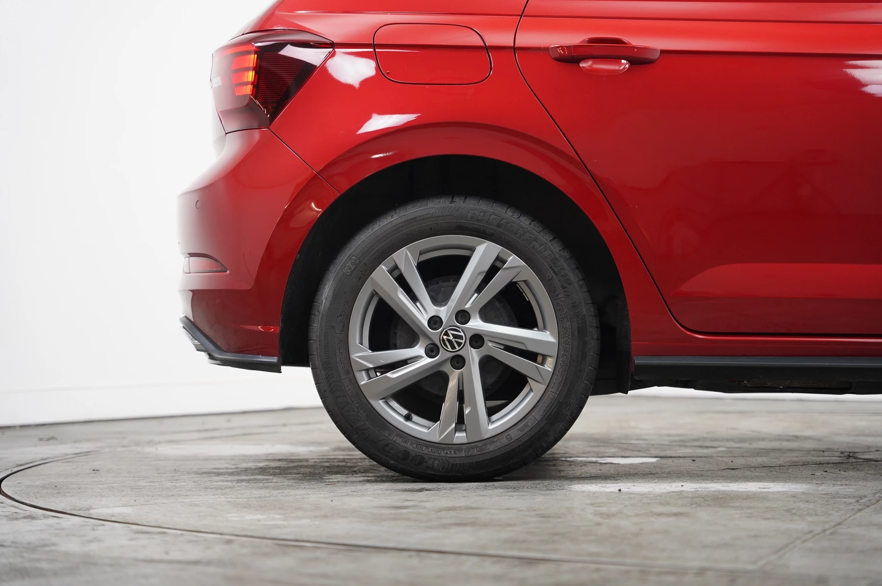 Volkswagen-Polo-image-26