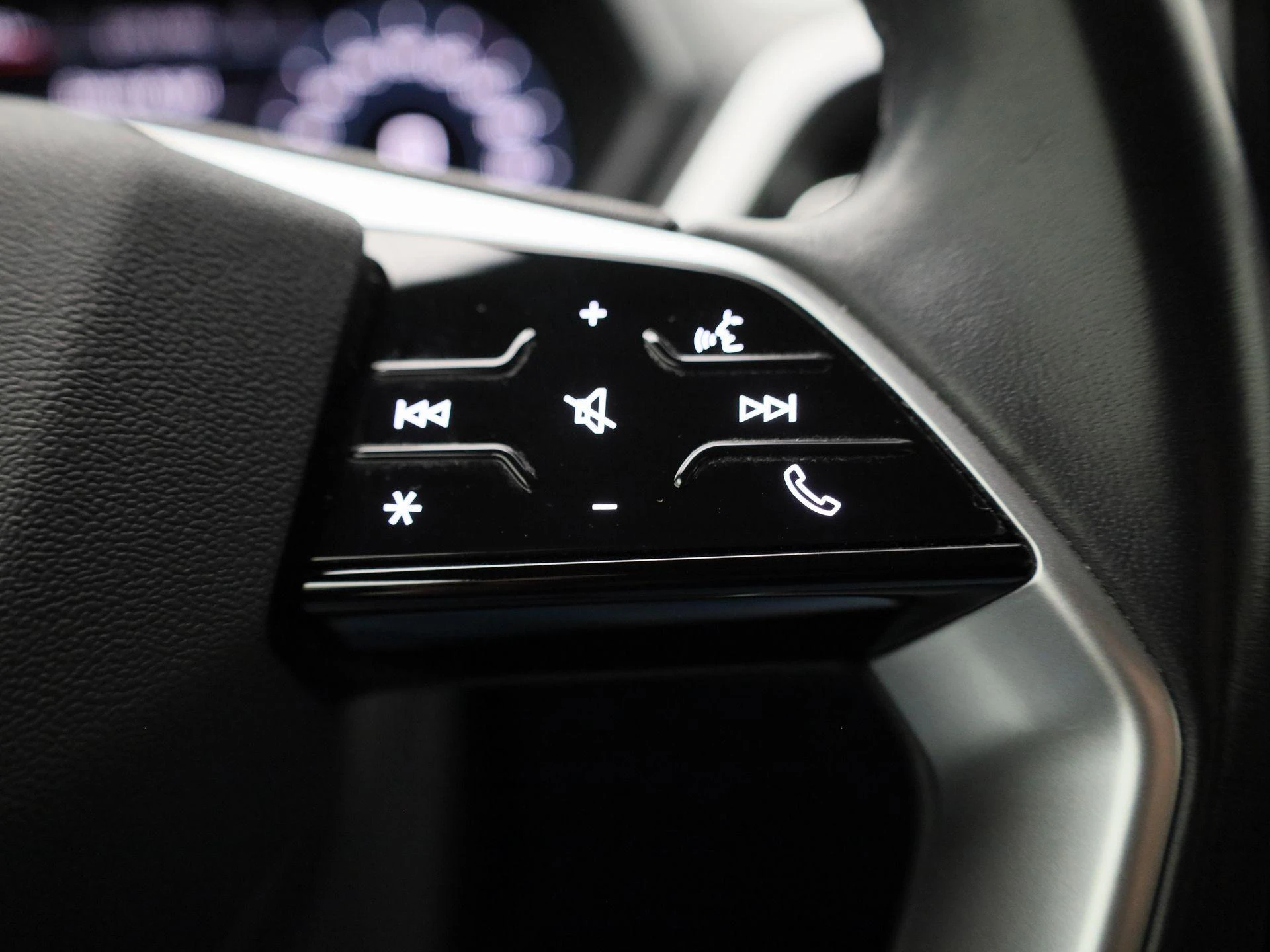 Audi-Q4 e-tron-image-18