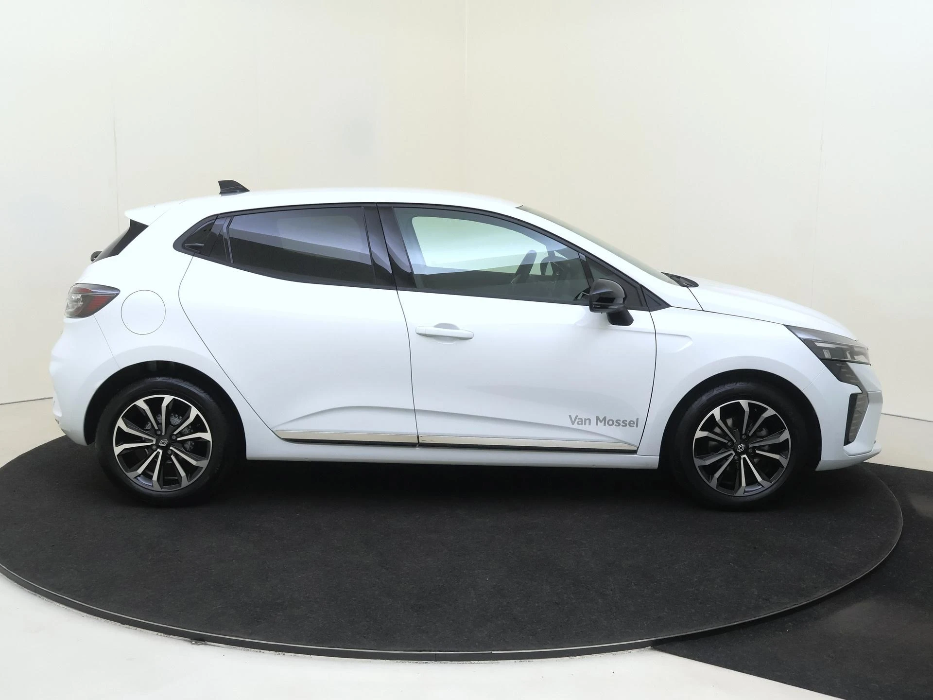 Renault-Clio-image-8