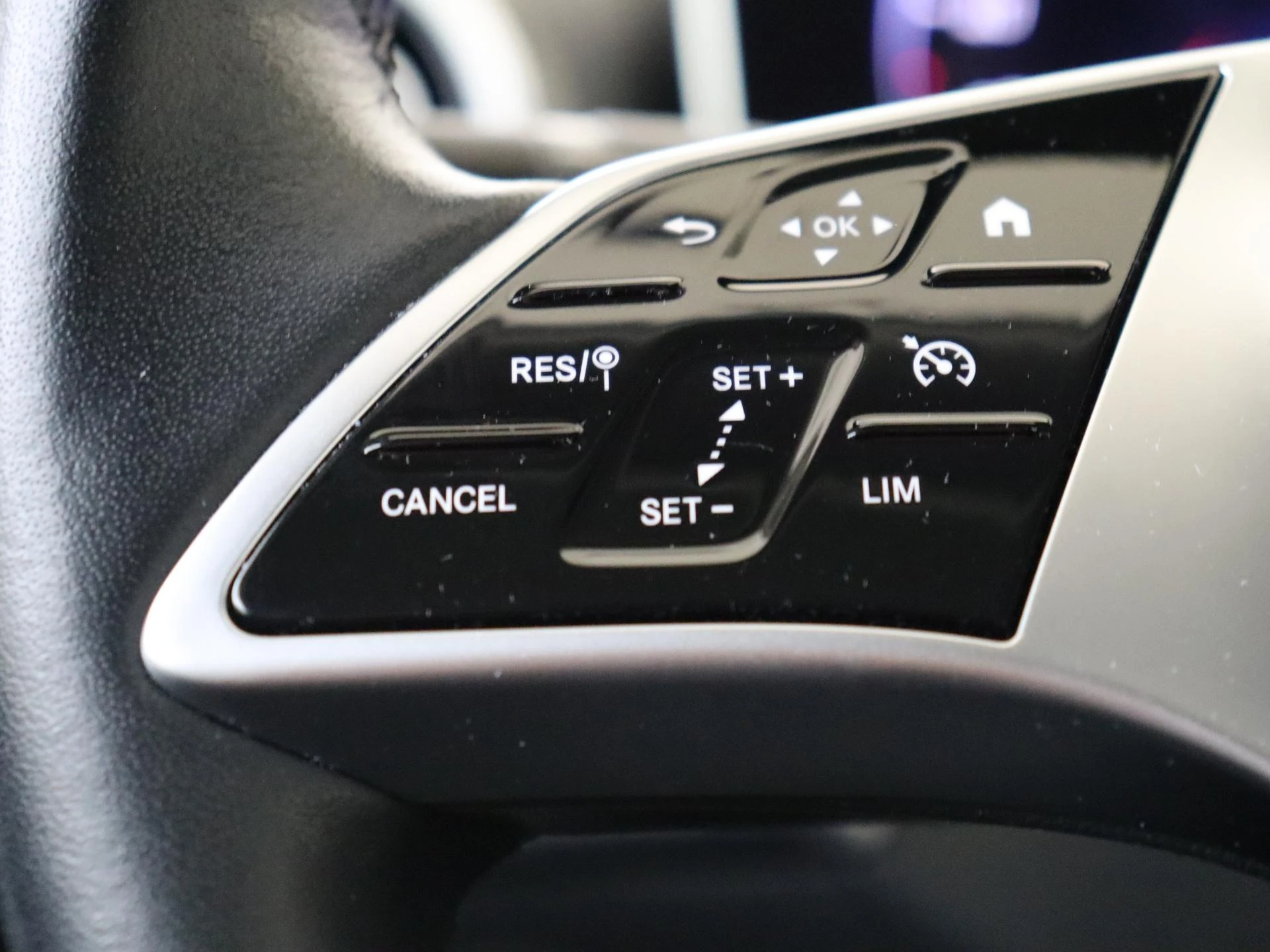 Mercedes-Benz-C-Klasse-image-11