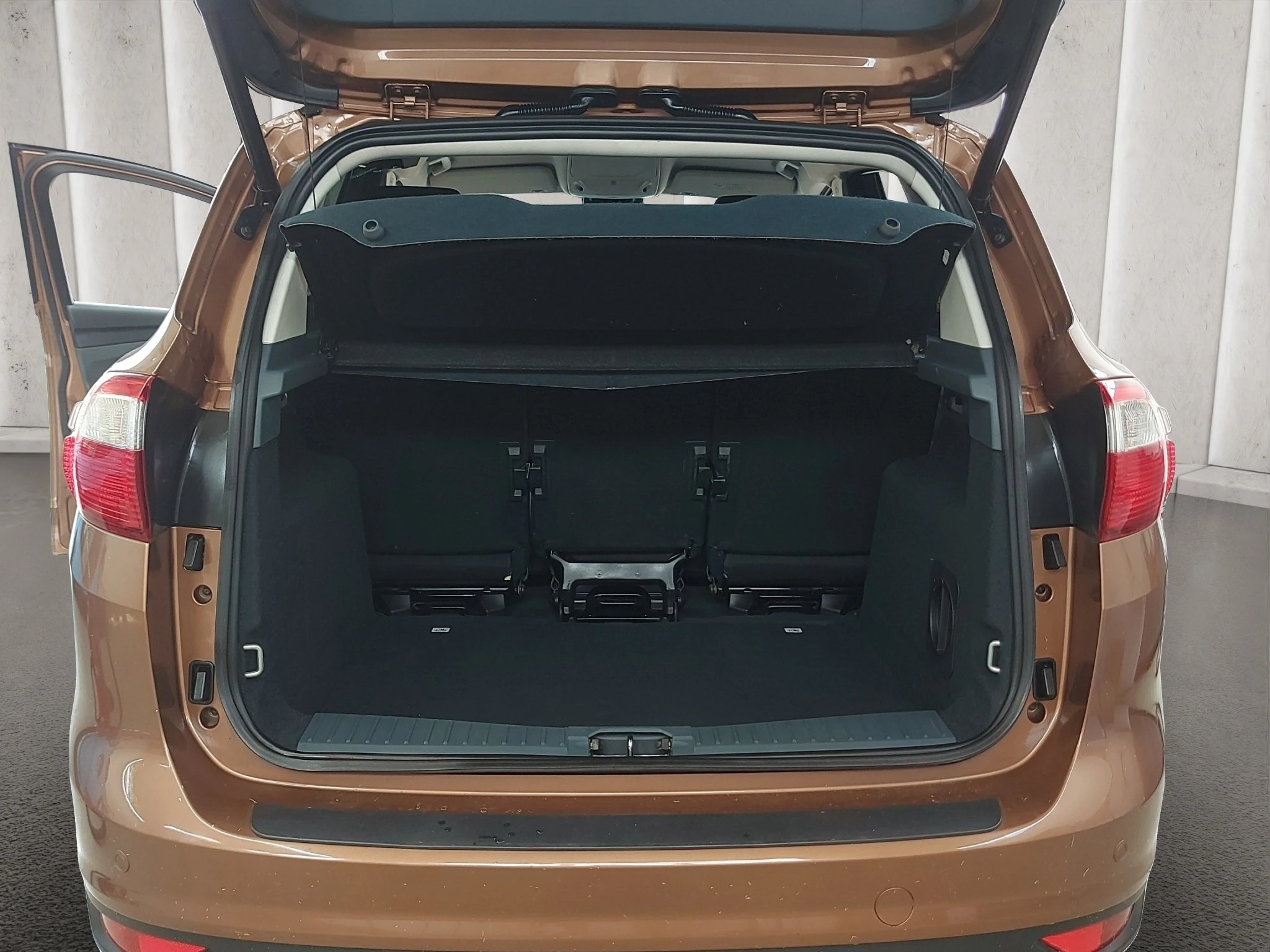 Ford-C-MAX-image-17