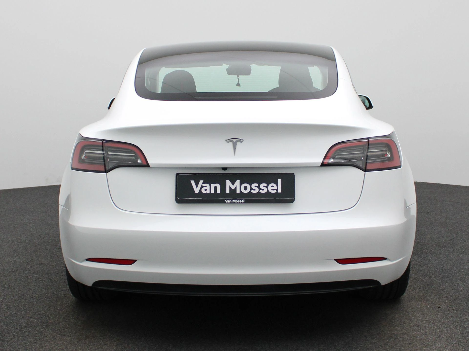 Tesla-Model 3-image-5