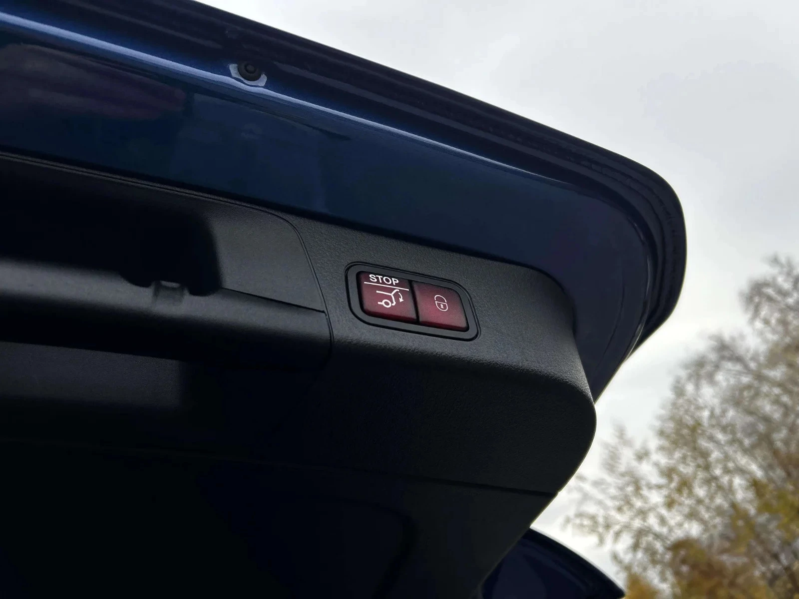 Mercedes-Benz-EQB-image-22