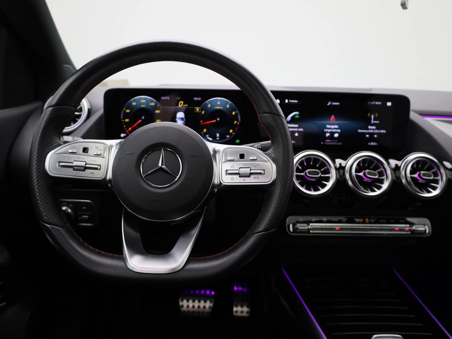 Mercedes-Benz-B-Klasse-image-6