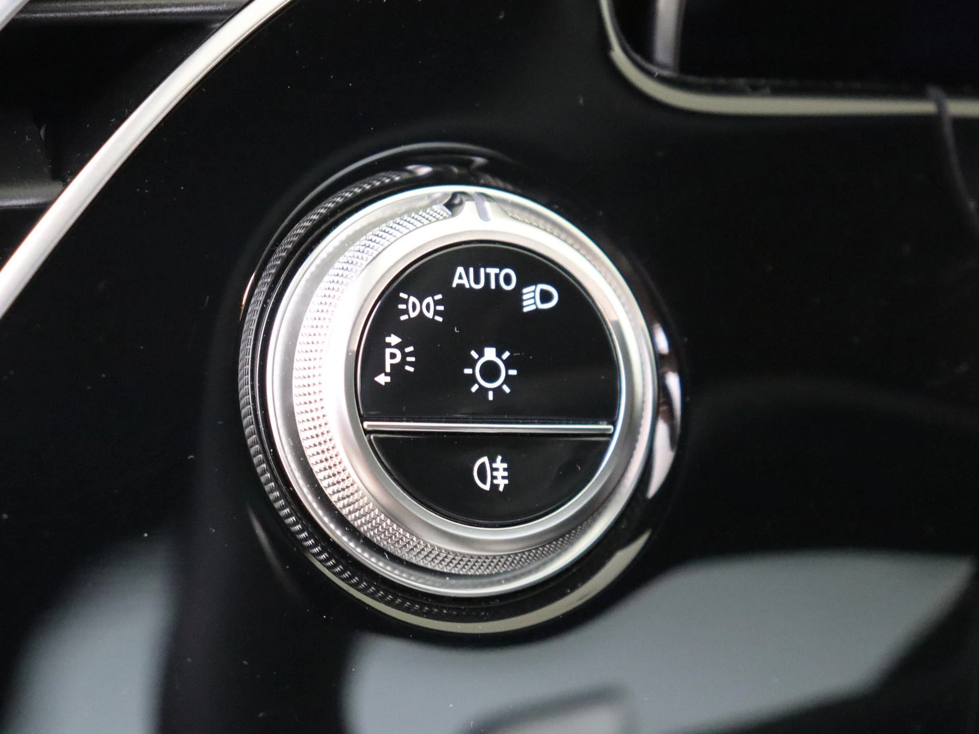 Mercedes-Benz-E-Klasse-image-28