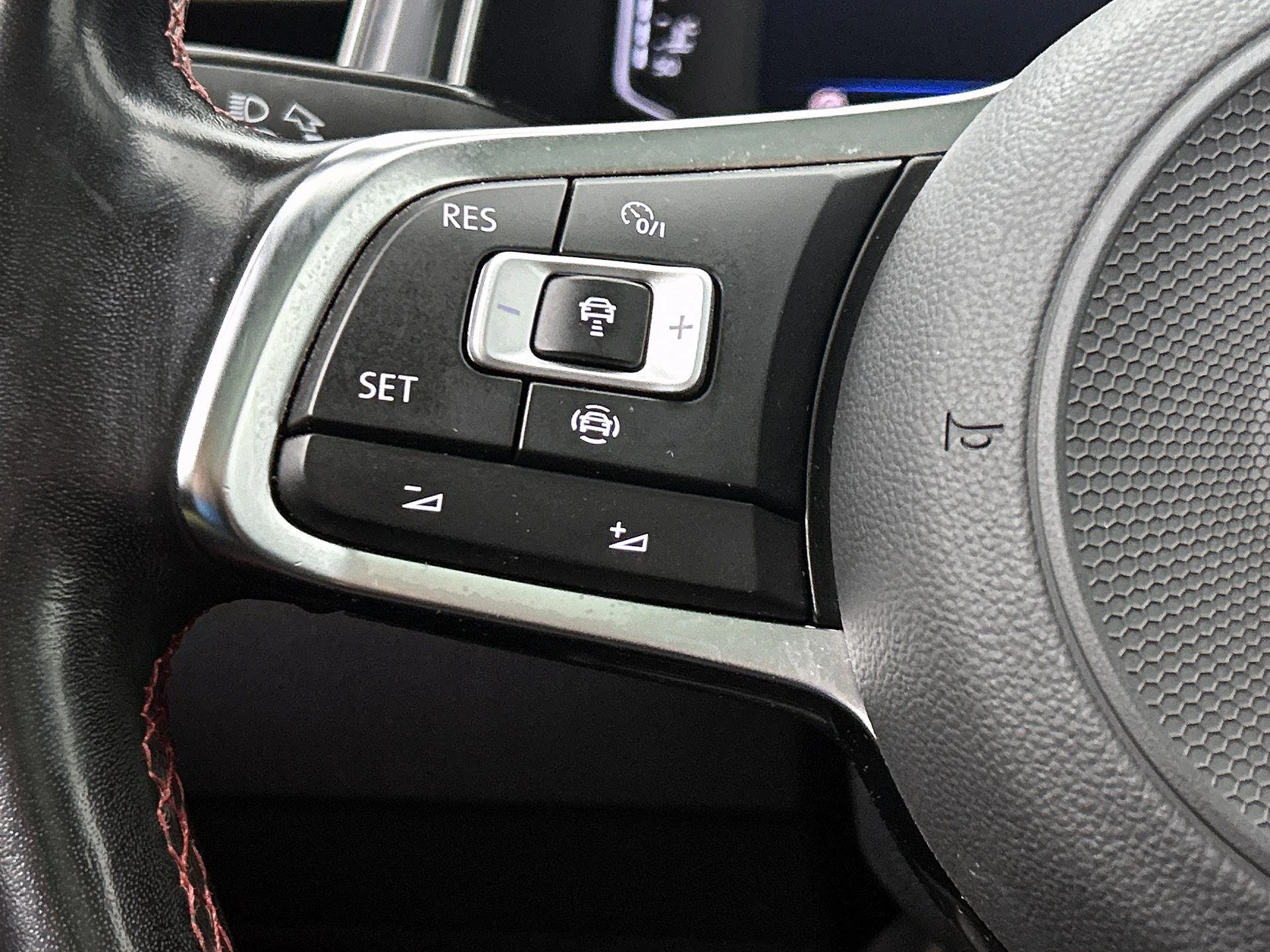 Volkswagen-T-Roc-image-5