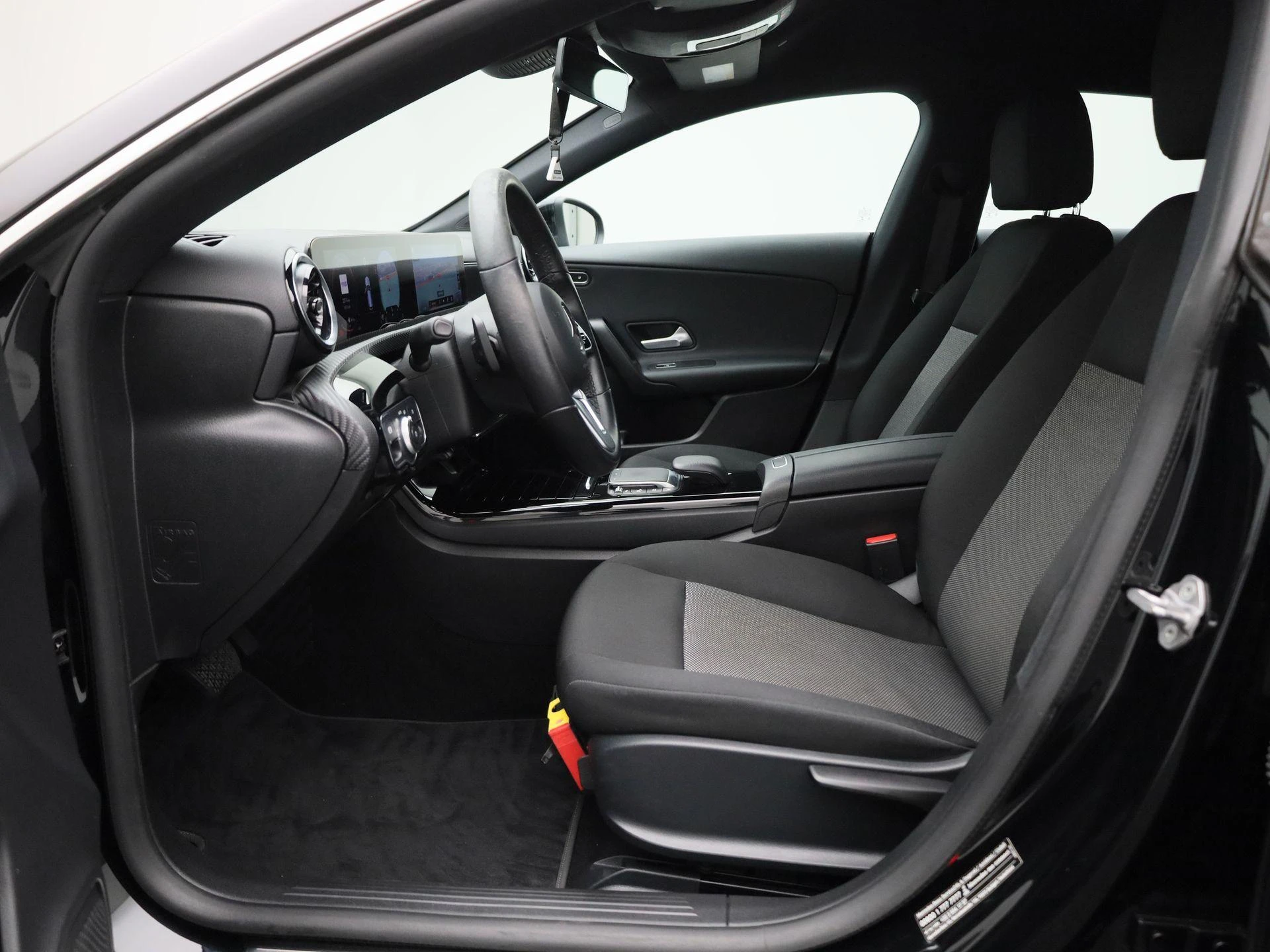 Mercedes-Benz-CLA-image-10