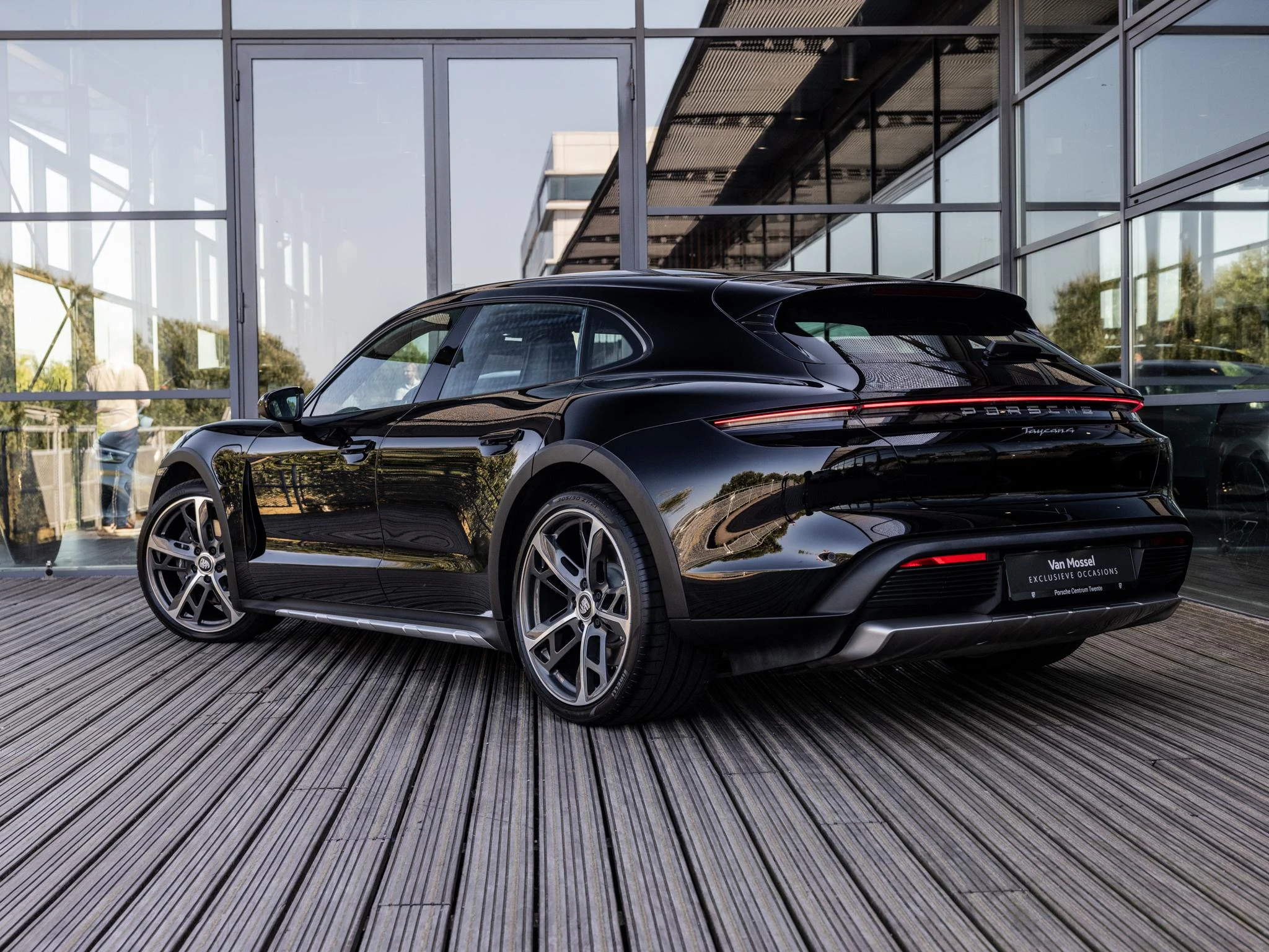 Porsche-Taycan-image-1