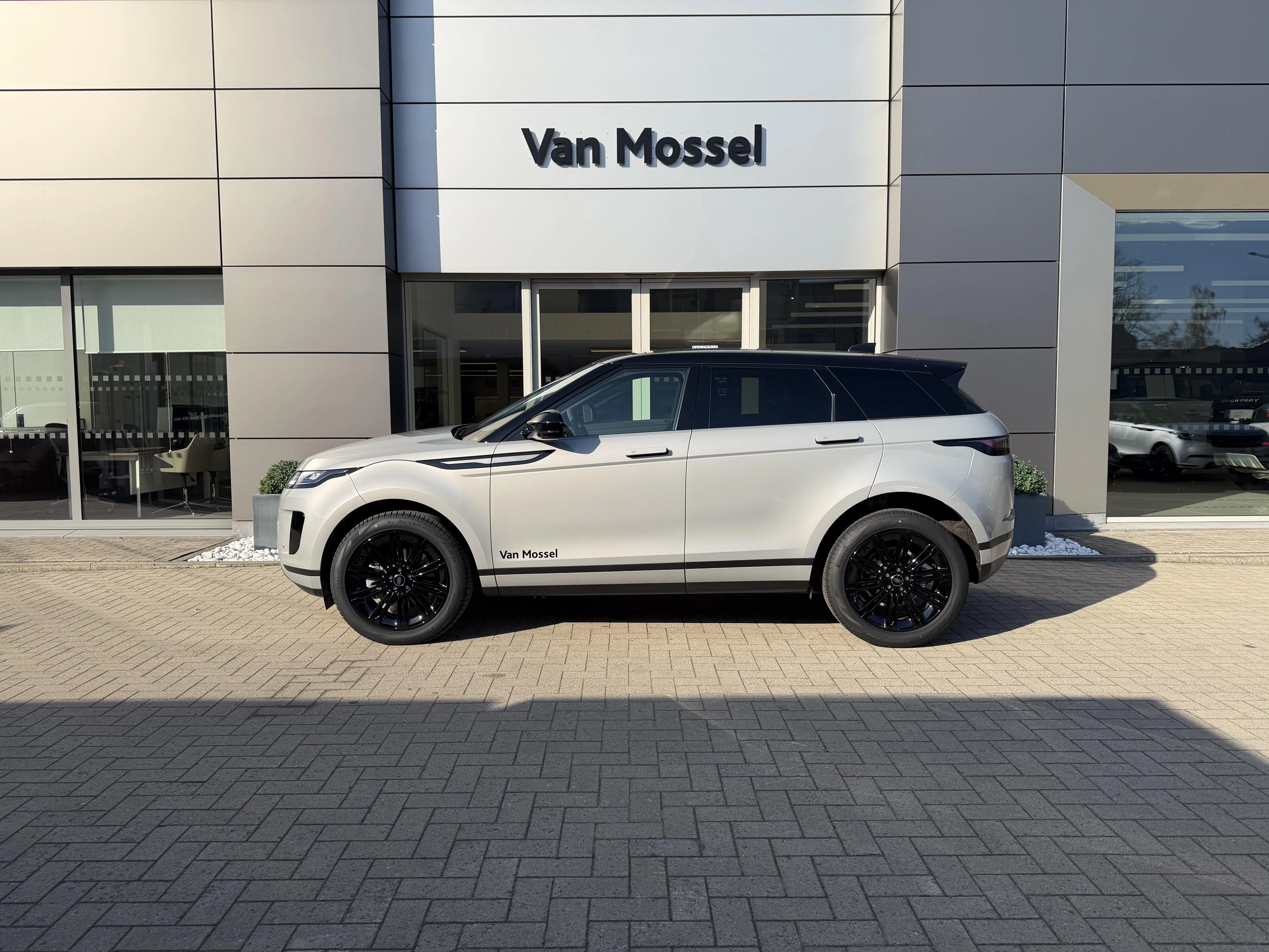 Land Rover-Range Rover Evoque-image-4