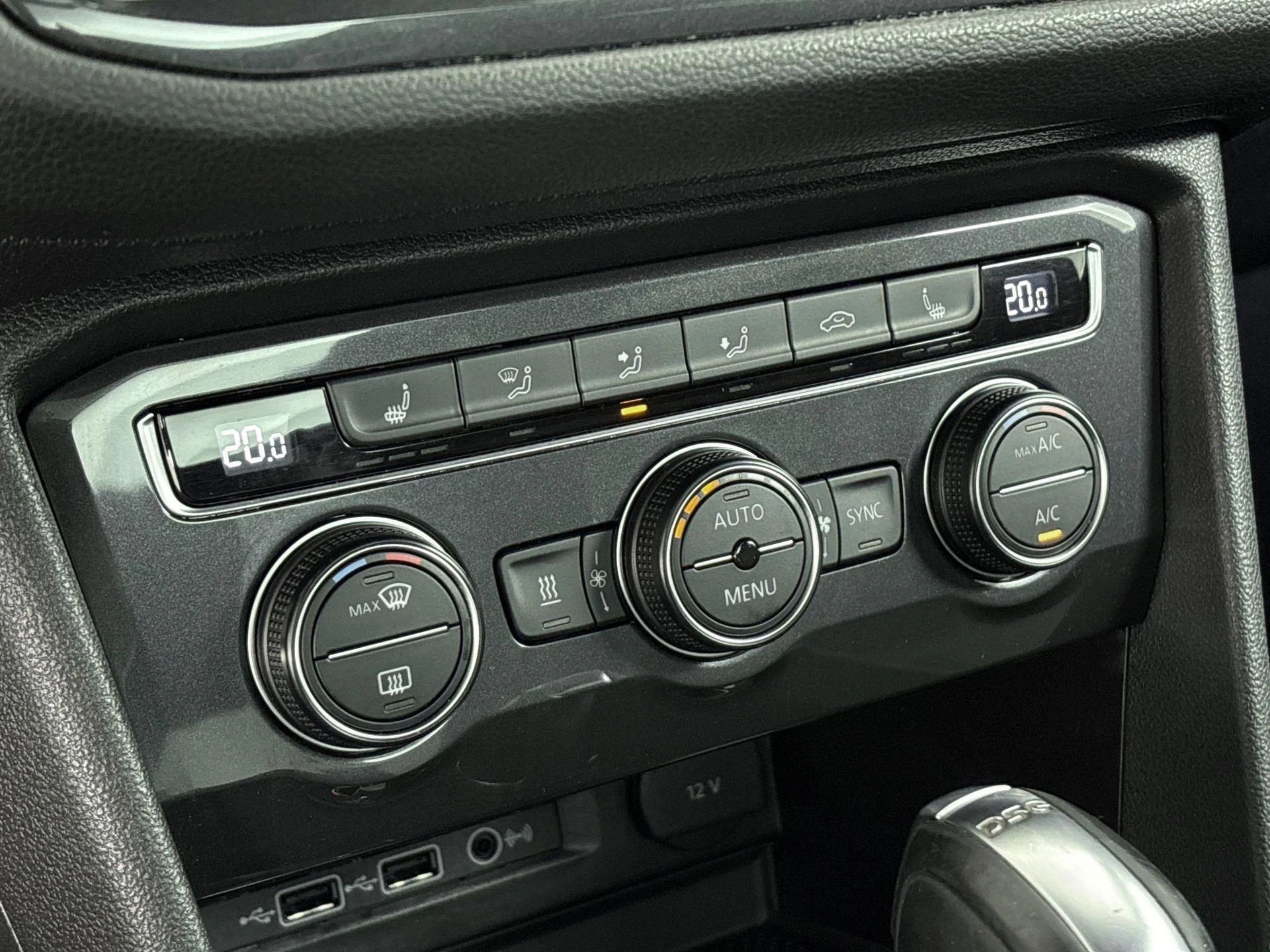 Volkswagen-Tiguan-image-24