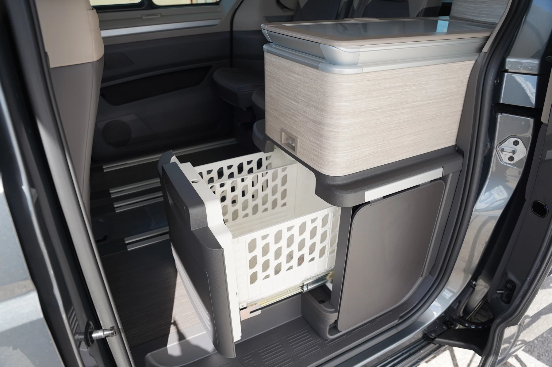 Volkswagen-California-image-34
