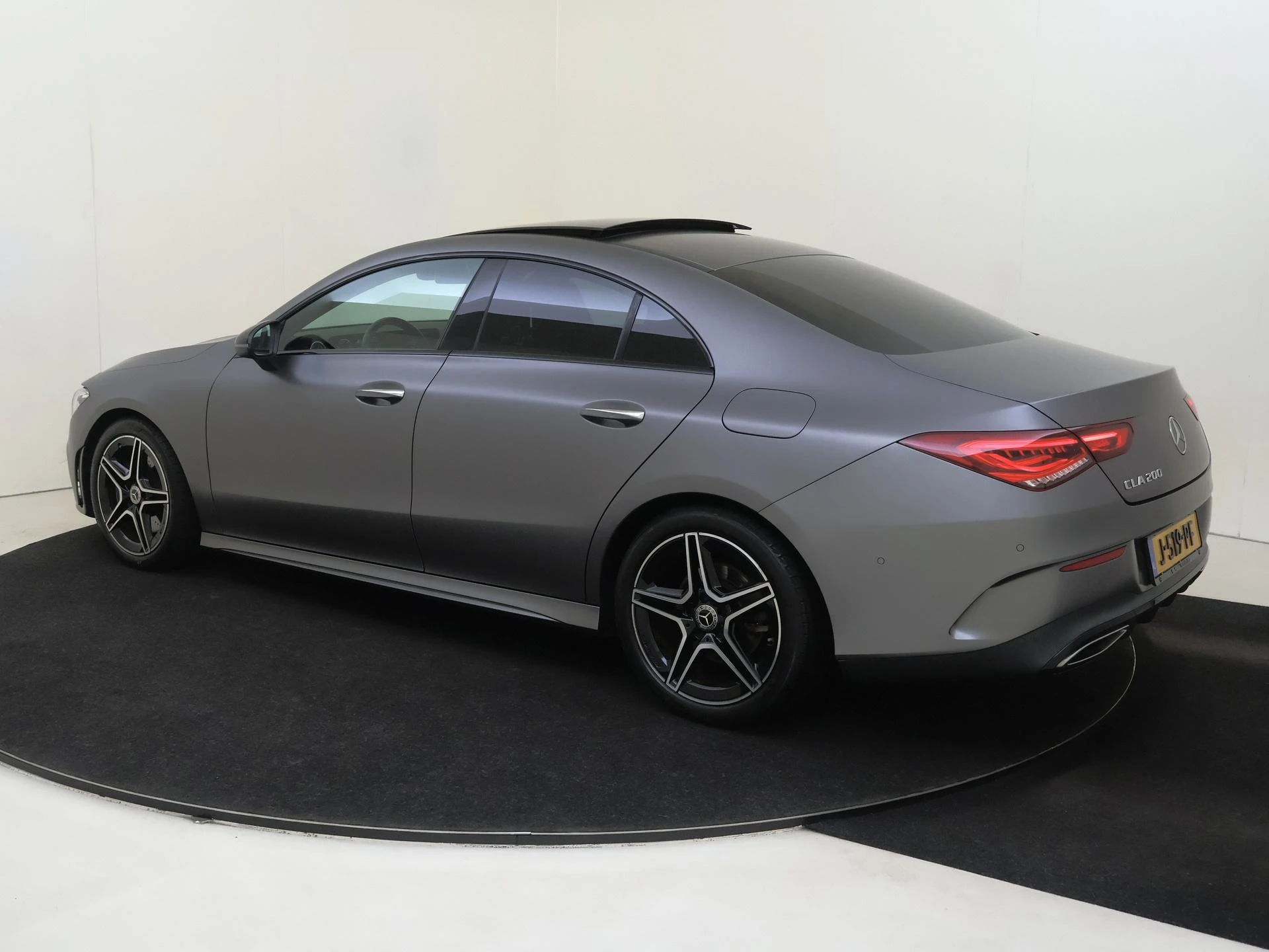 Mercedes-Benz-CLA-image-2
