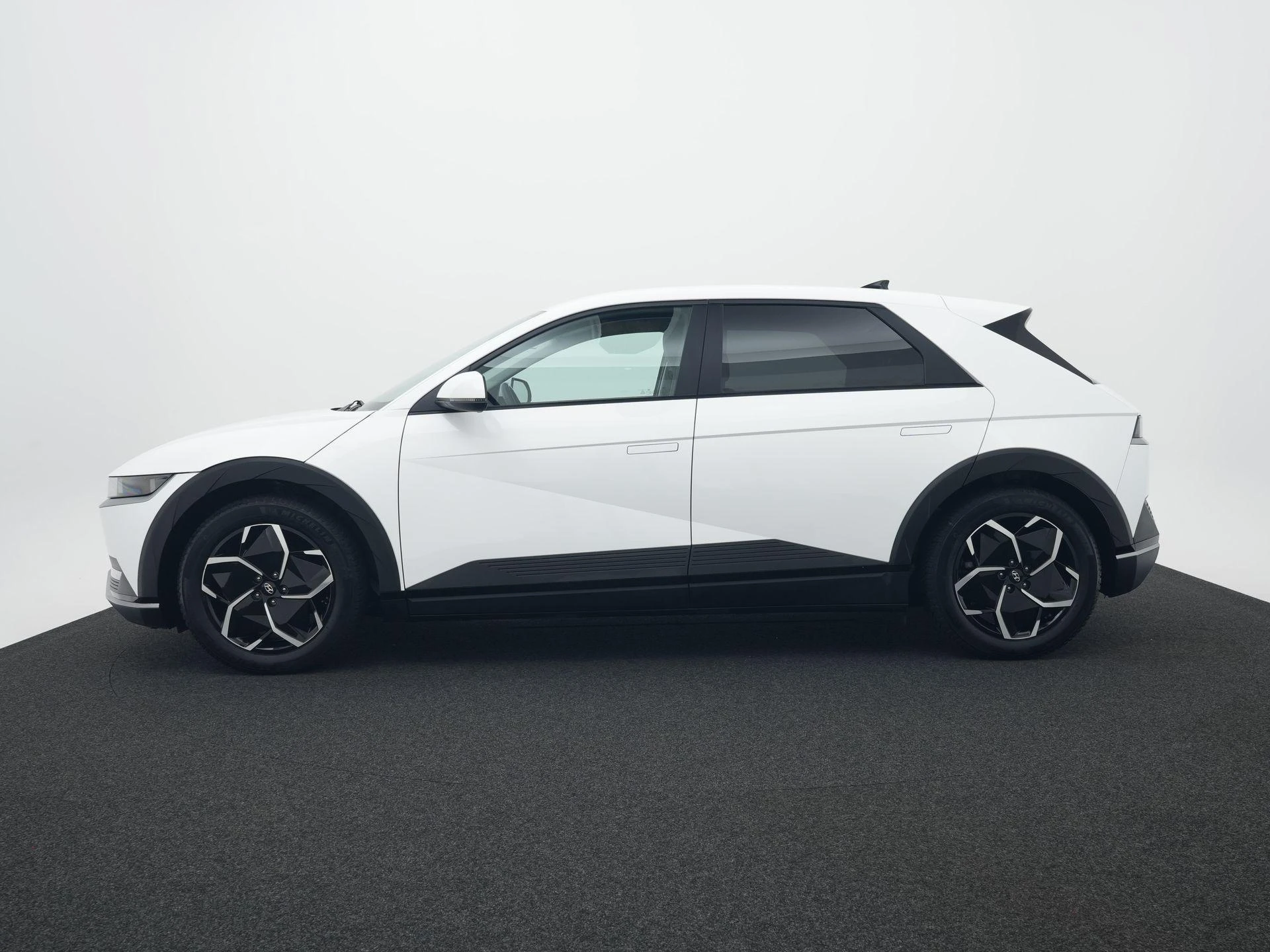 Hyundai-IONIQ 5-image-4