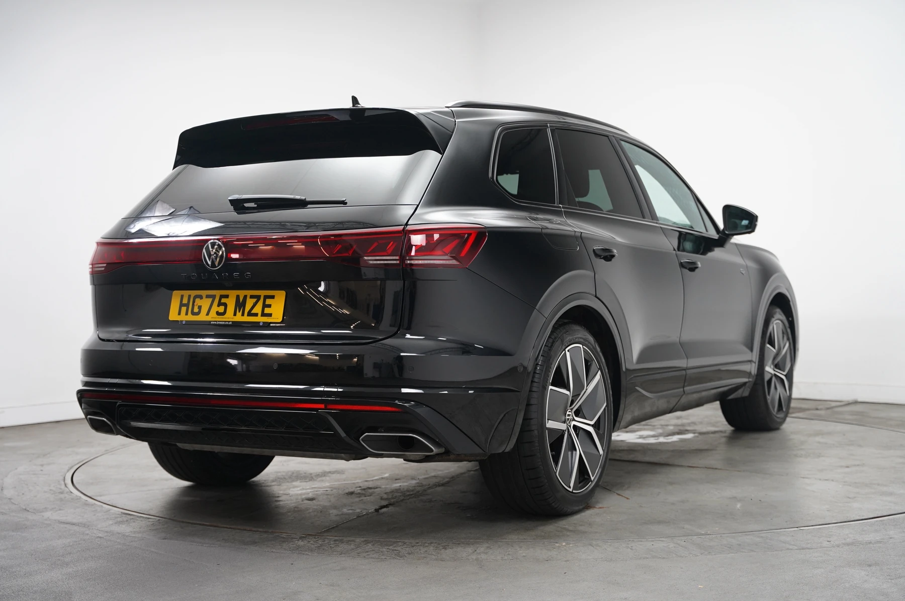 Volkswagen-Touareg-image-14