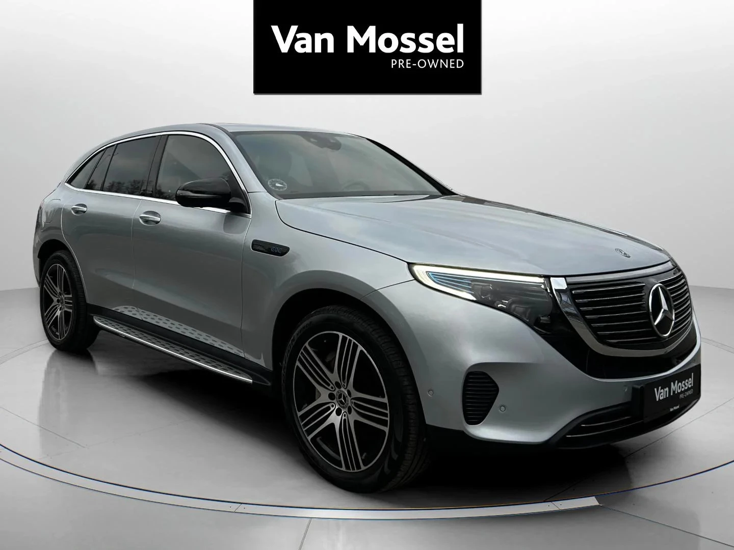 Mercedes-Benz-EQC-image-2