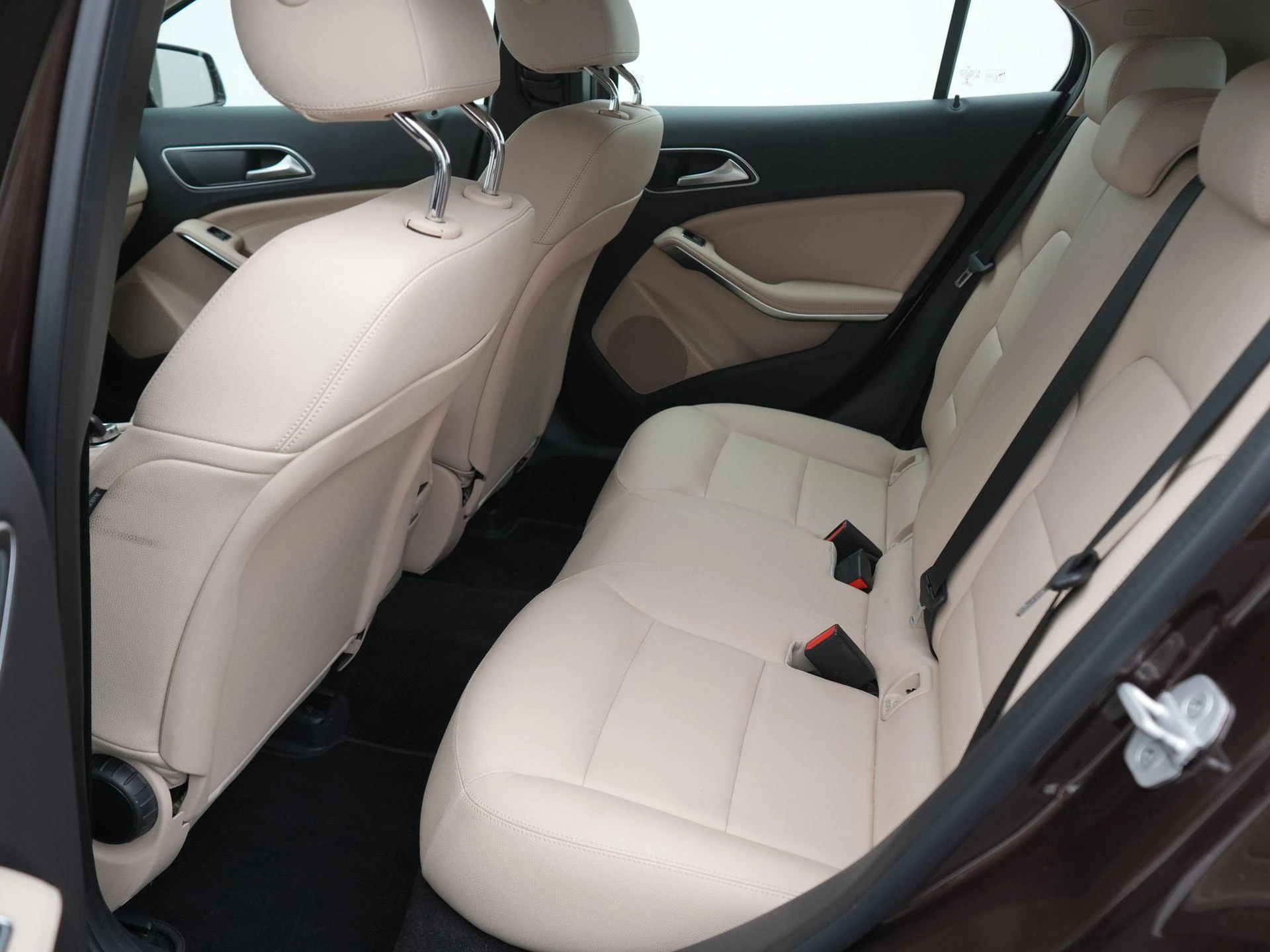 Mercedes-Benz-GLA-image-9