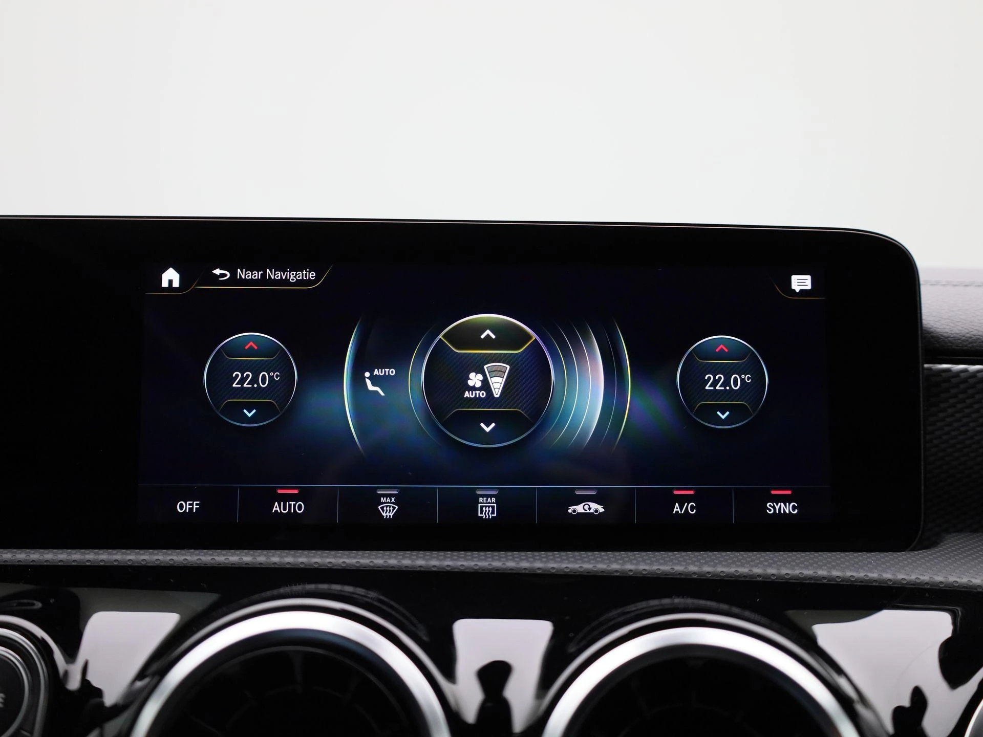 Mercedes-Benz-CLA-image-19