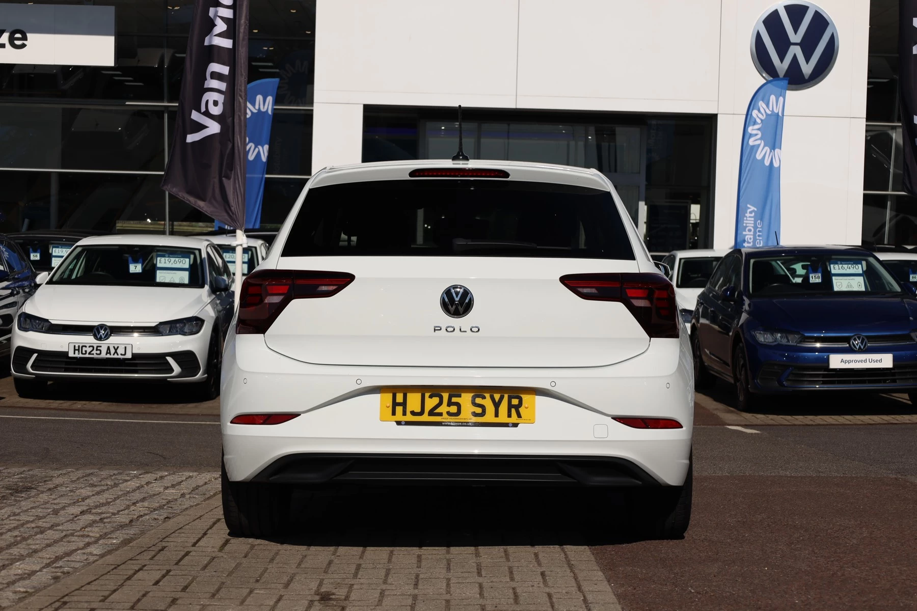 Volkswagen-Polo-image-13